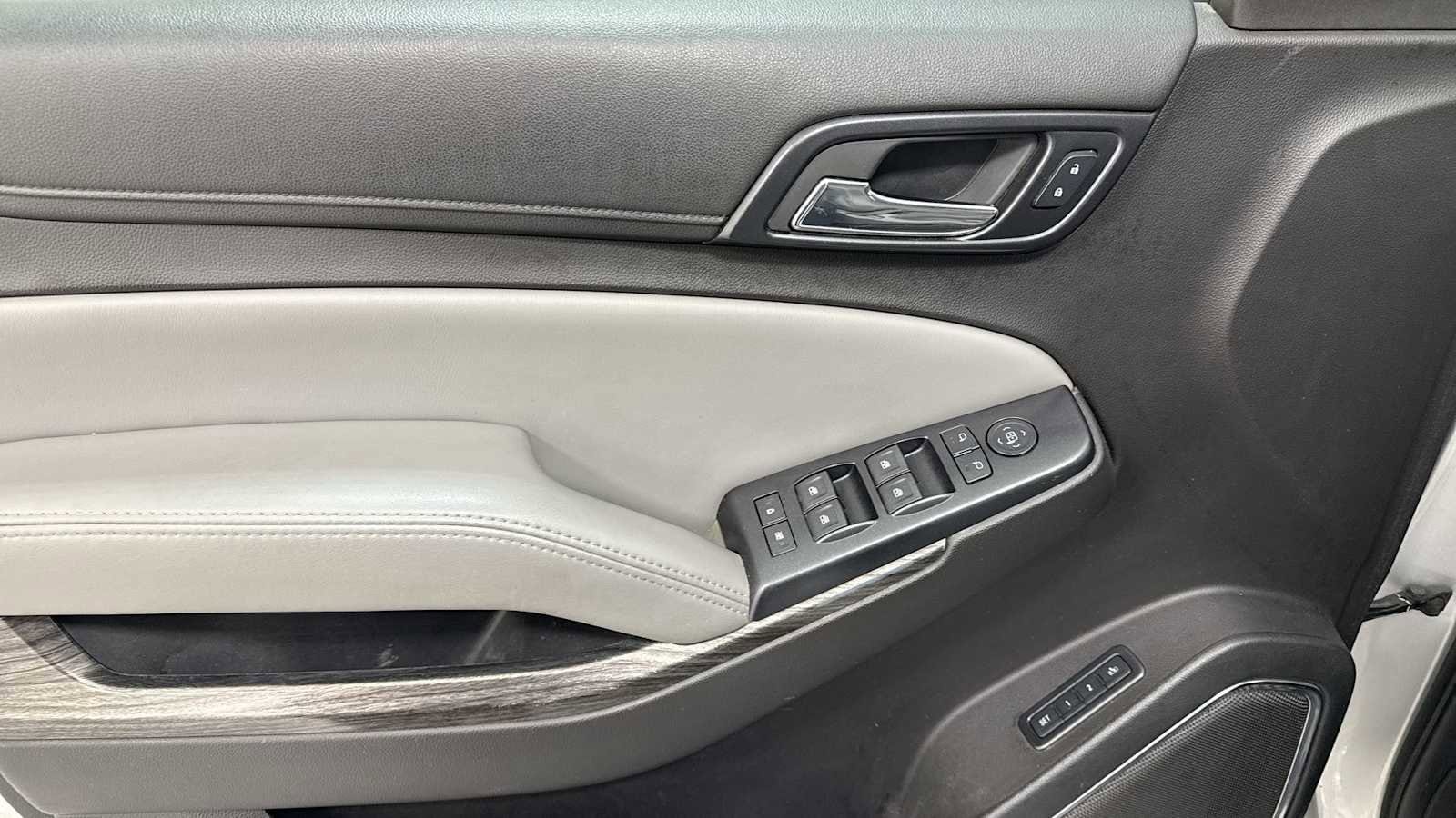 Thumbnail: 2015 Chevrolet Suburban - 15
