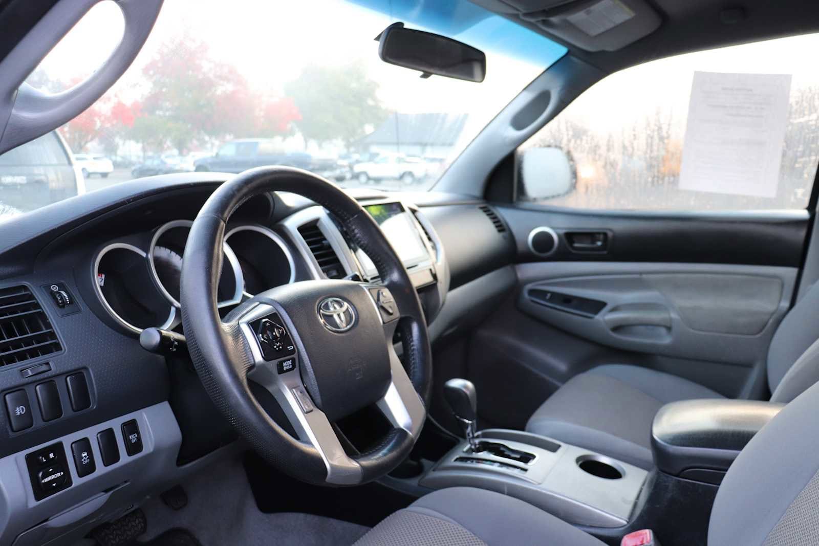 Thumbnail: 2014 Toyota Tacoma - 10