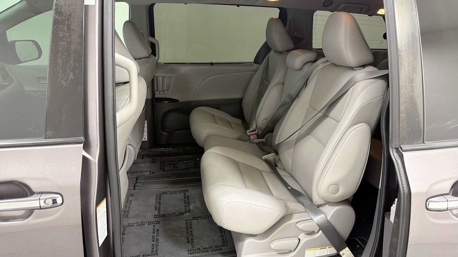 Thumbnail: 2020 Toyota Sienna - 25