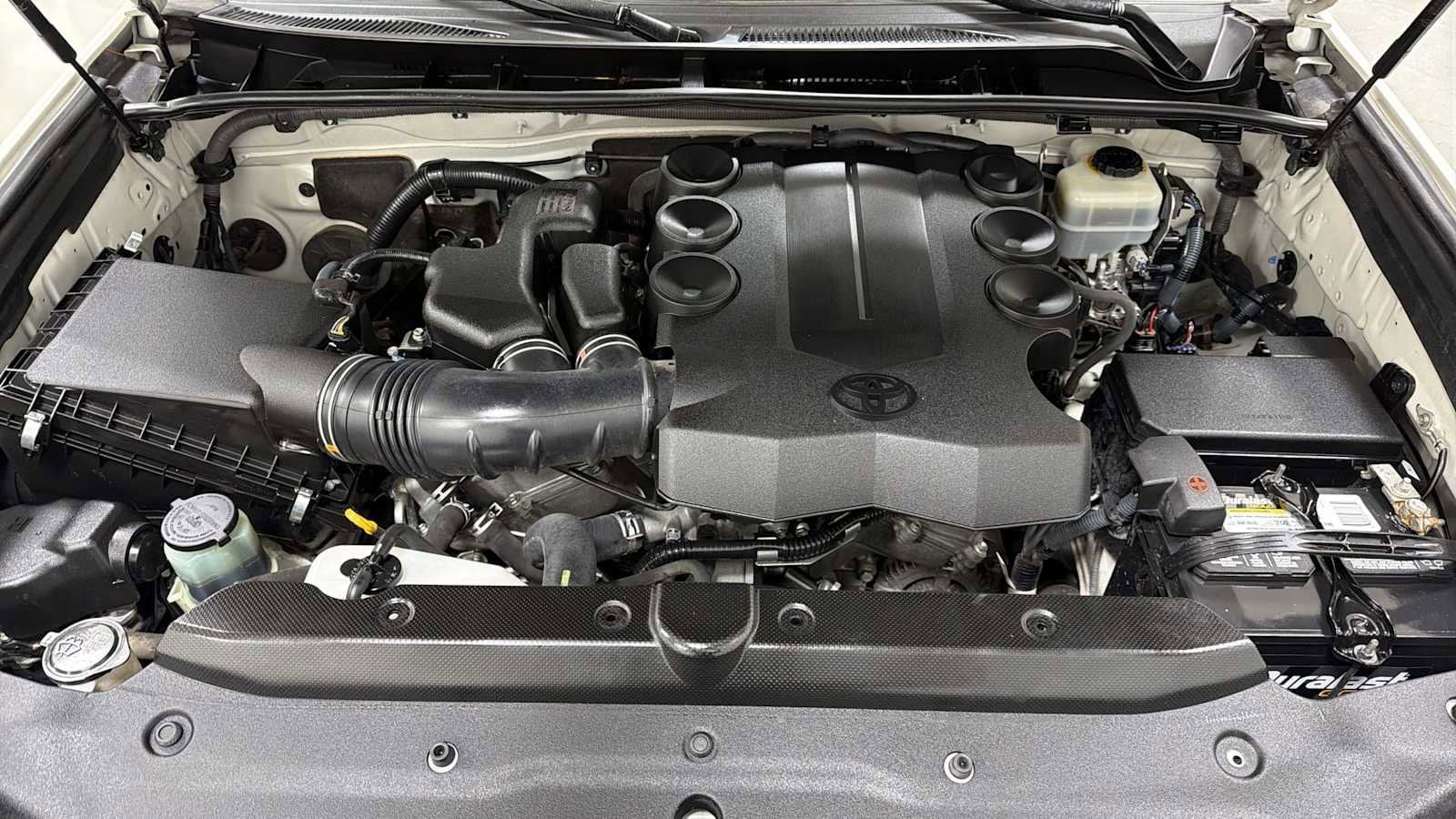 Thumbnail: 2015 Toyota 4Runner - 31