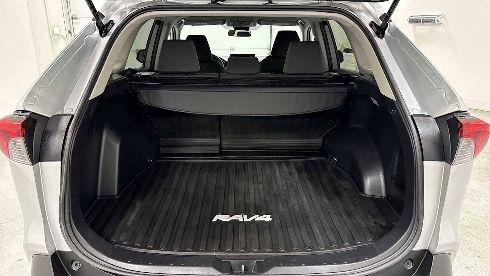 Thumbnail: 2021 Toyota RAV4 - 26