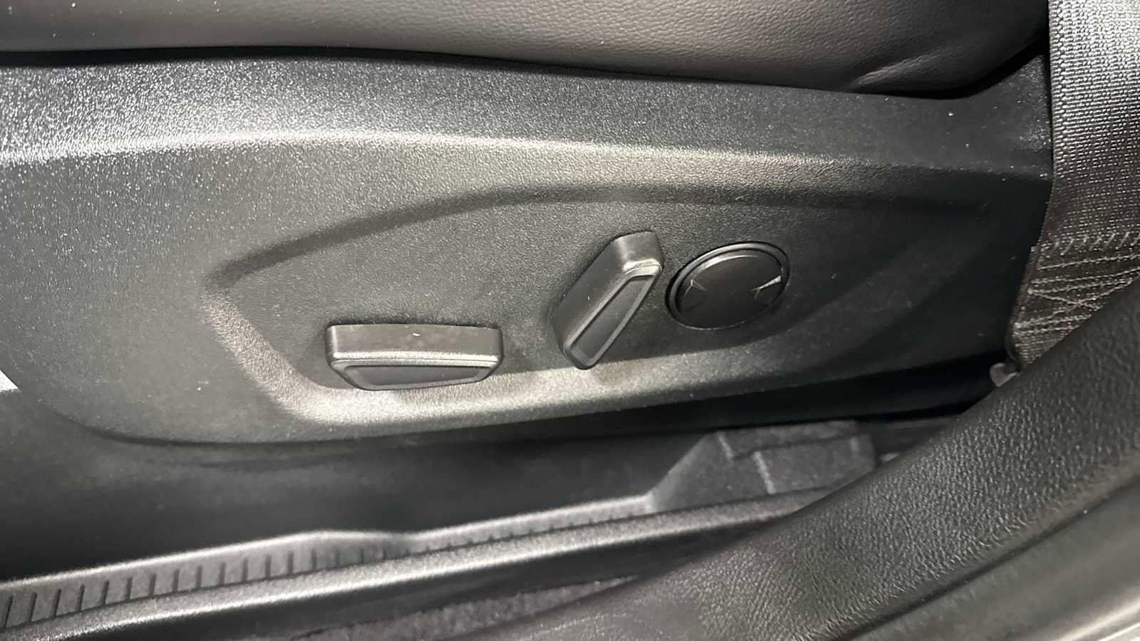 Thumbnail: 2022 Ford Edge - 14