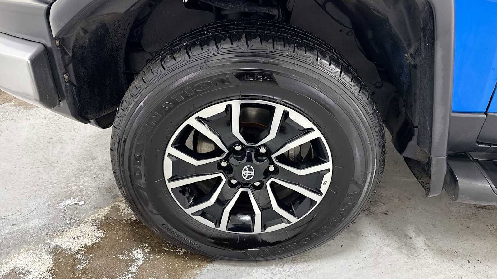 Thumbnail: 2007 Toyota FJ Cruiser - 10