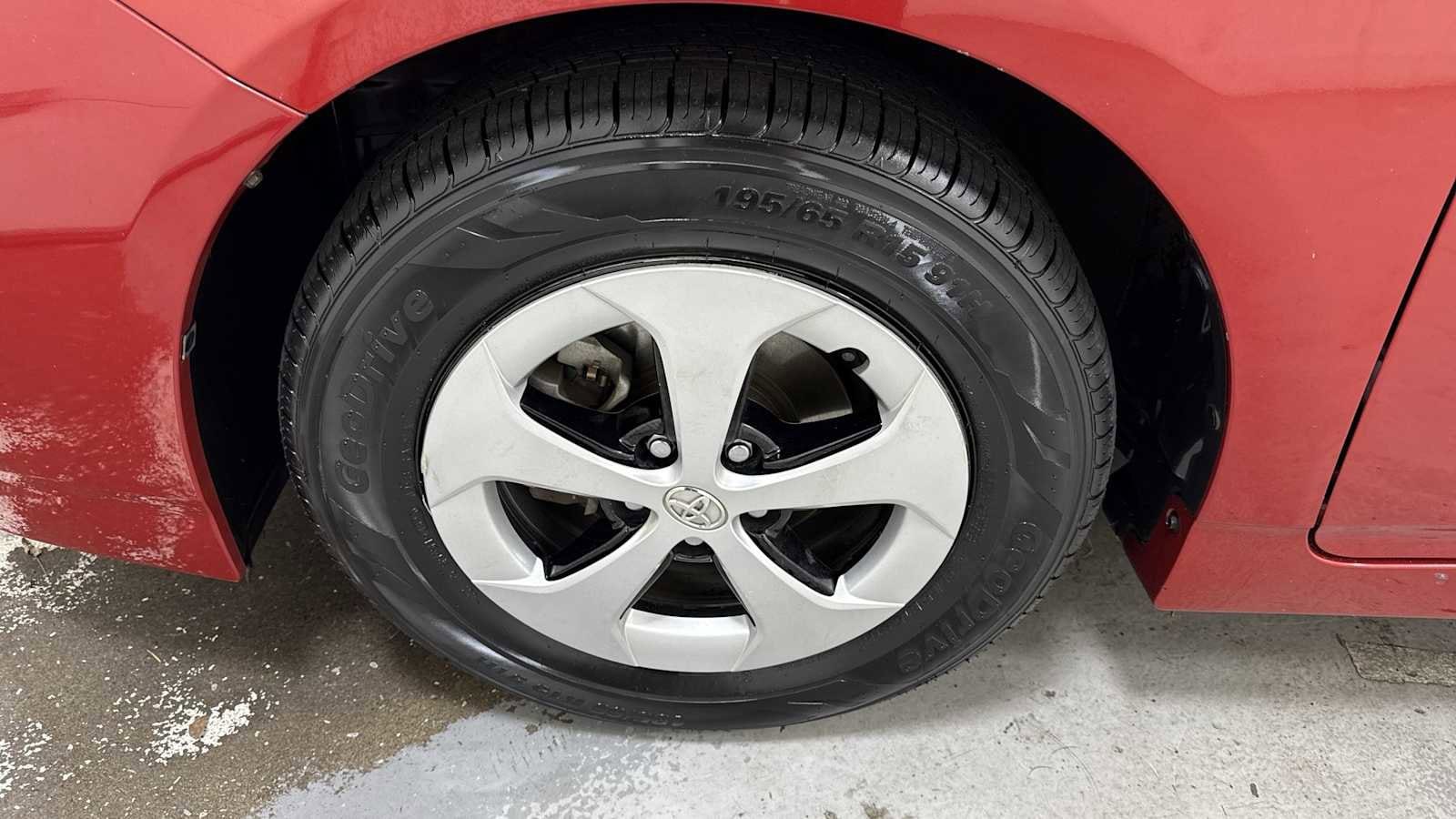 Thumbnail: 2013 Toyota Prius - 10