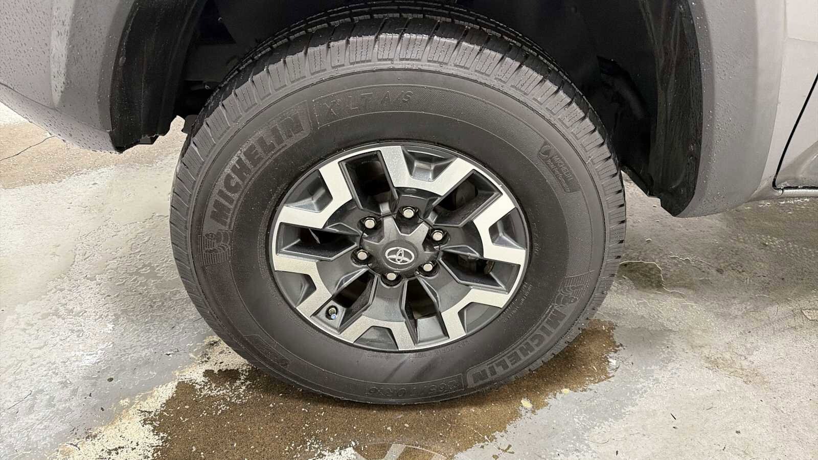 Thumbnail: 2019 Toyota Tacoma - 10