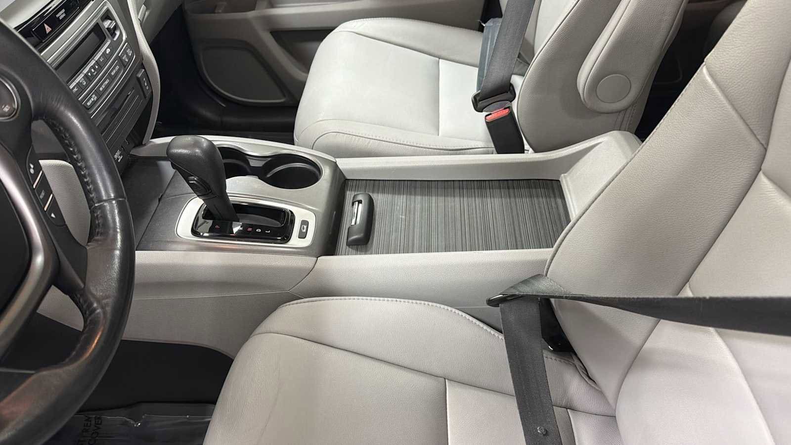 Thumbnail: 2017 Honda Pilot - 22