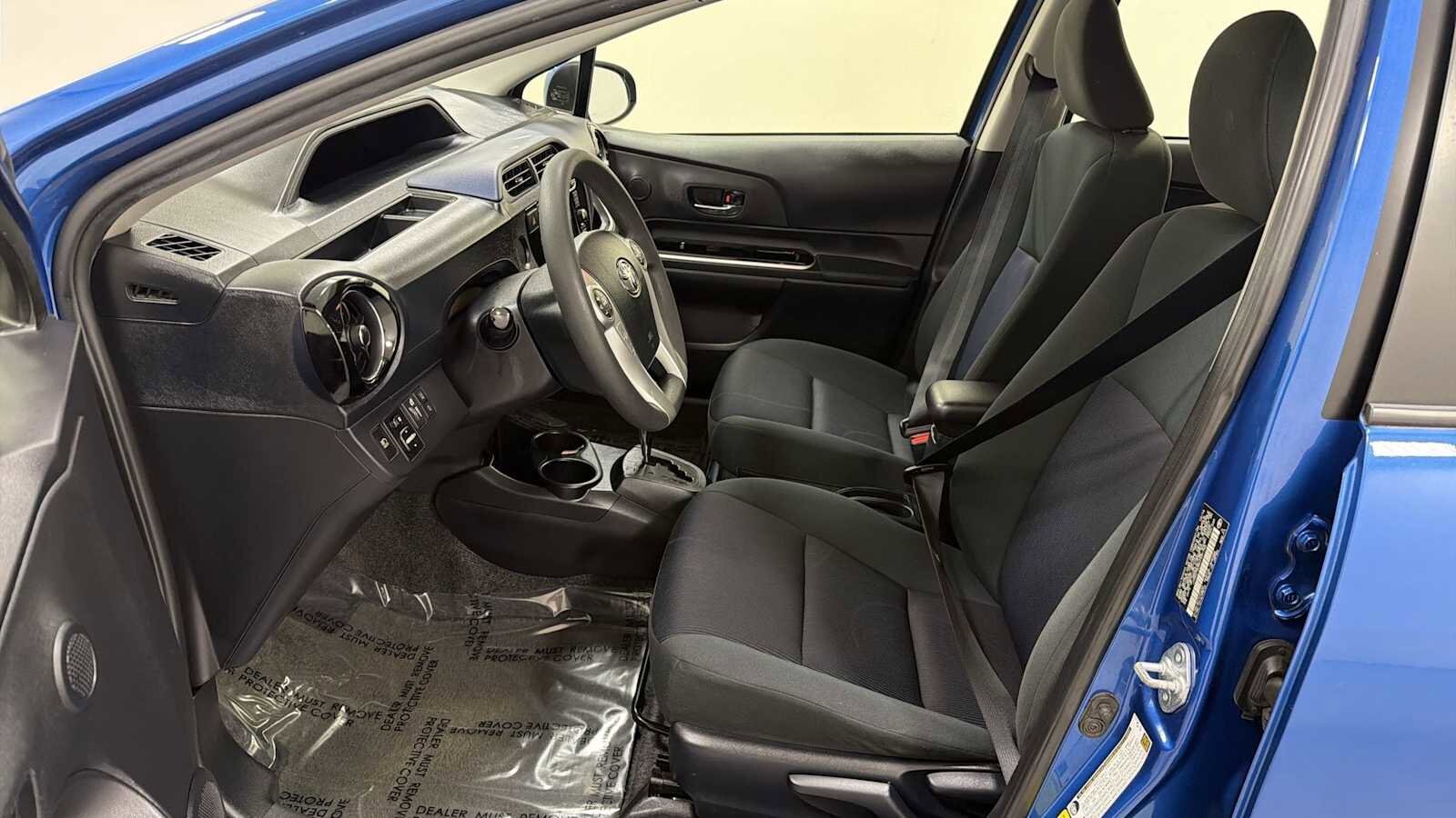 Thumbnail: 2017 Toyota Prius c - 13