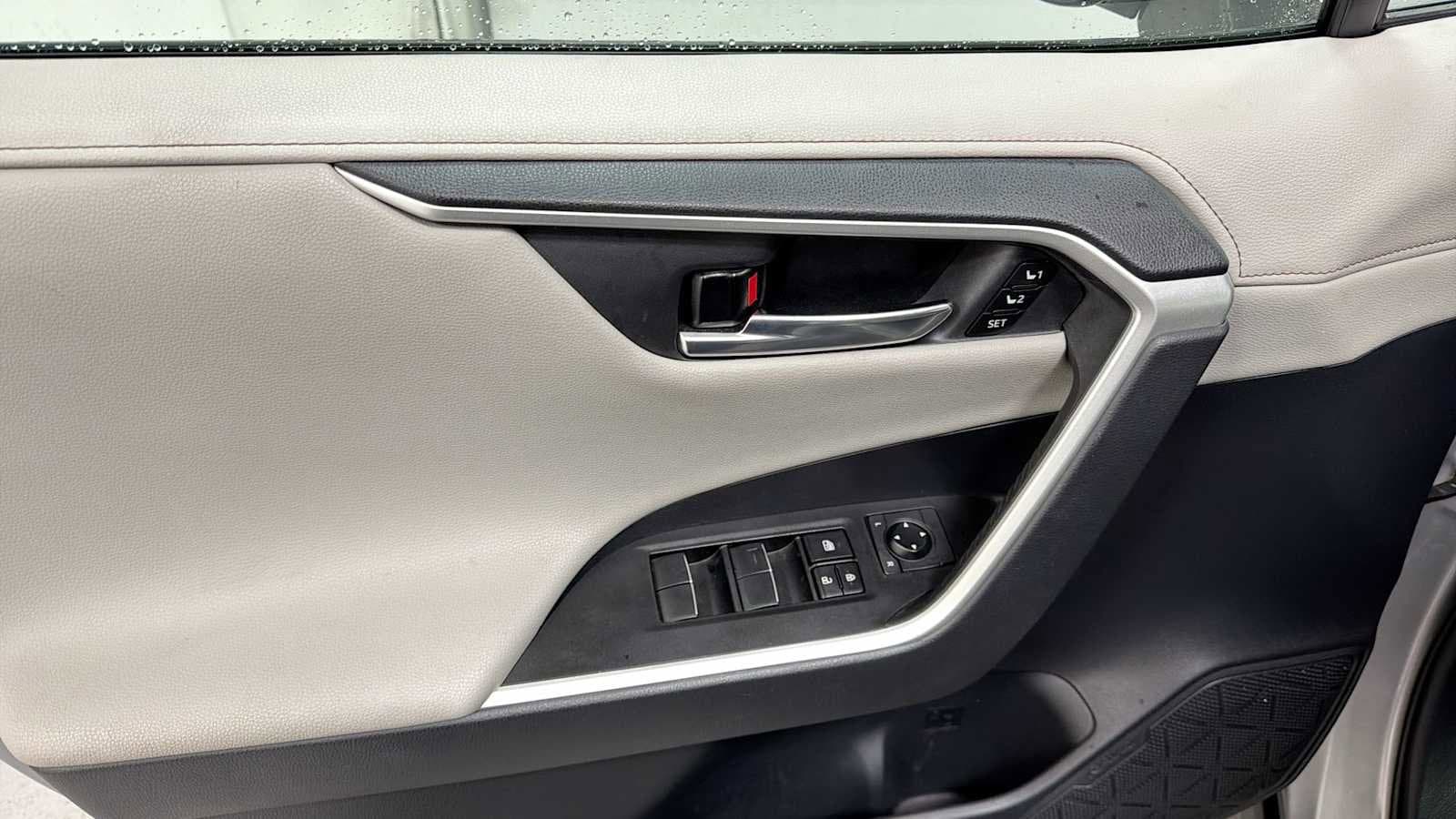 Thumbnail: 2021 Toyota RAV4 - 15