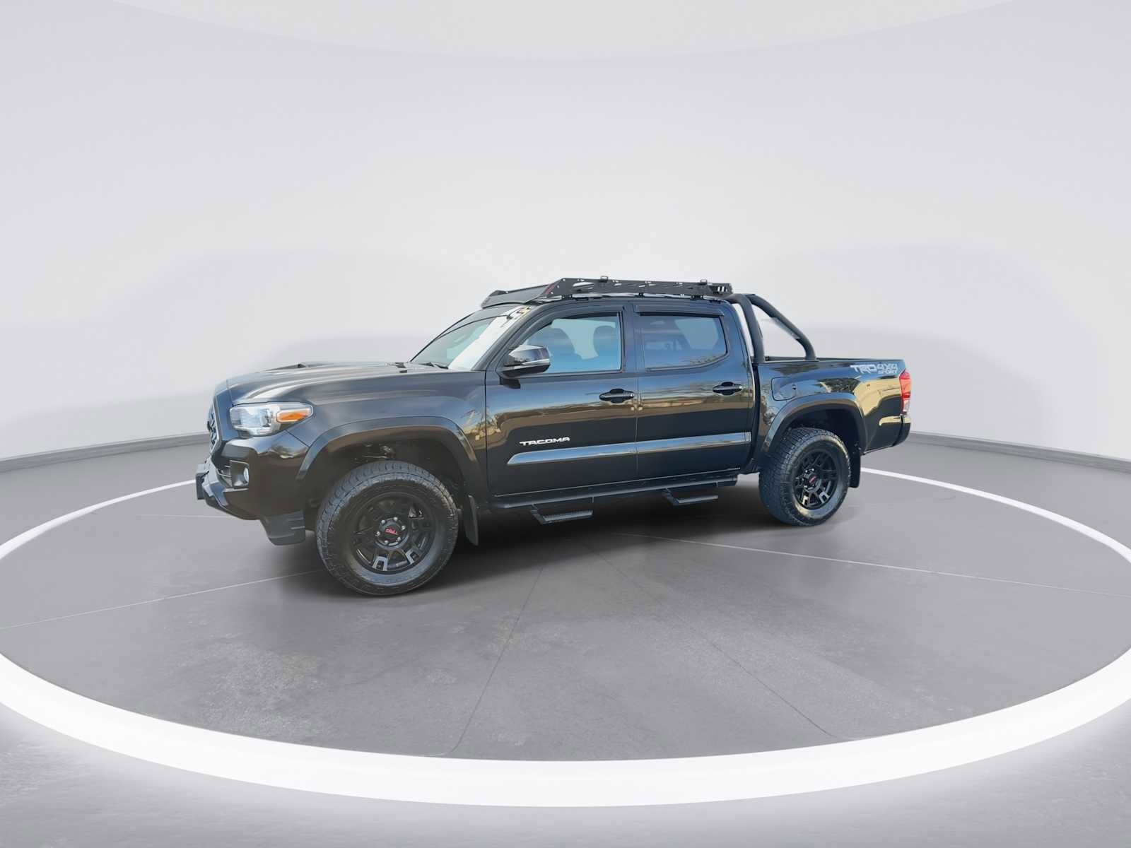 Thumbnail: 2018 Toyota Tacoma - 4