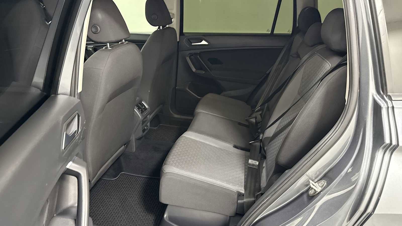 Thumbnail: 2021 Volkswagen Tiguan - 23