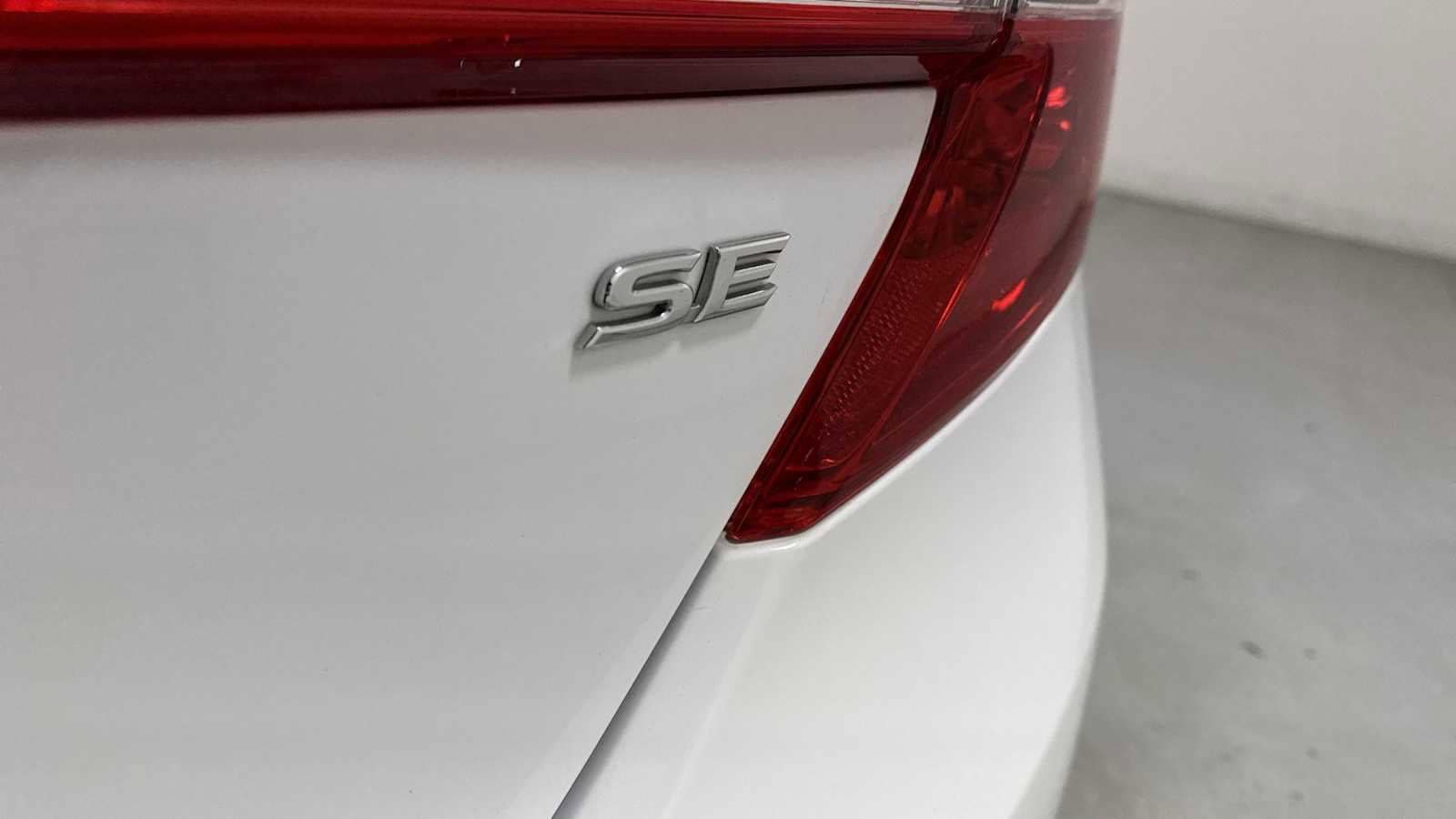 Thumbnail: 2012 Toyota Camry - 26