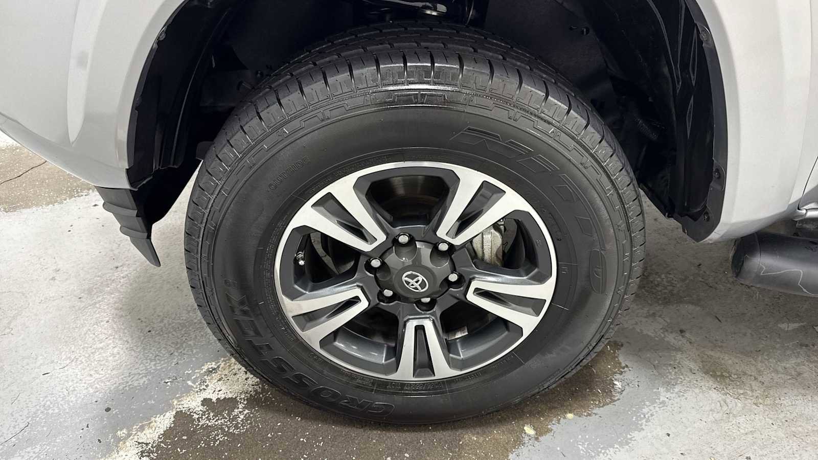 Thumbnail: 2017 Toyota Tacoma - 10