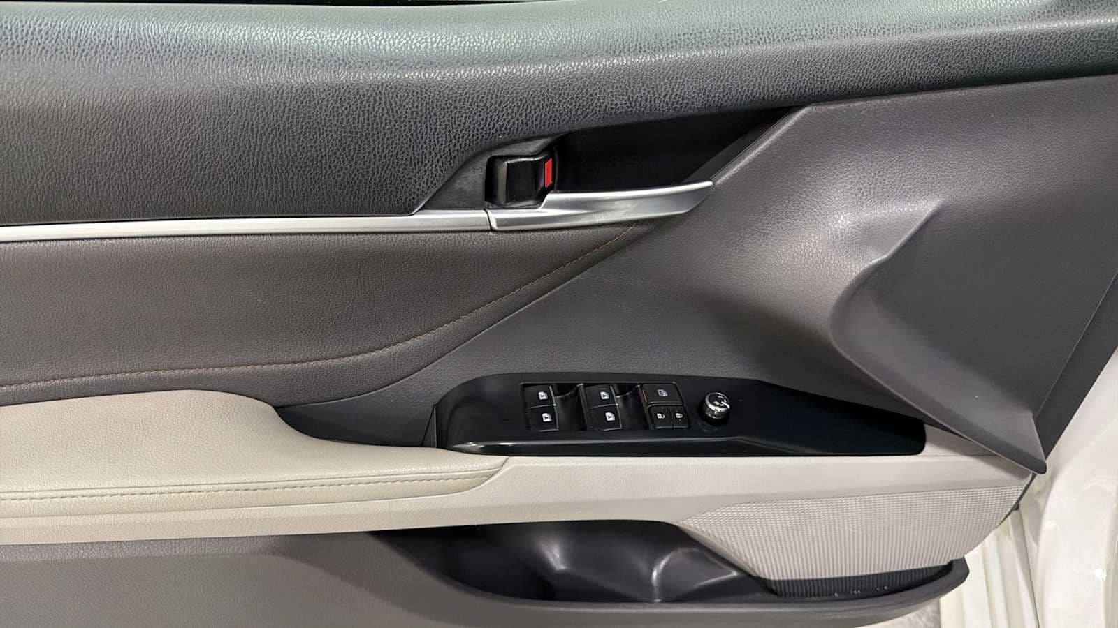 Thumbnail: 2018 Toyota Camry - 15