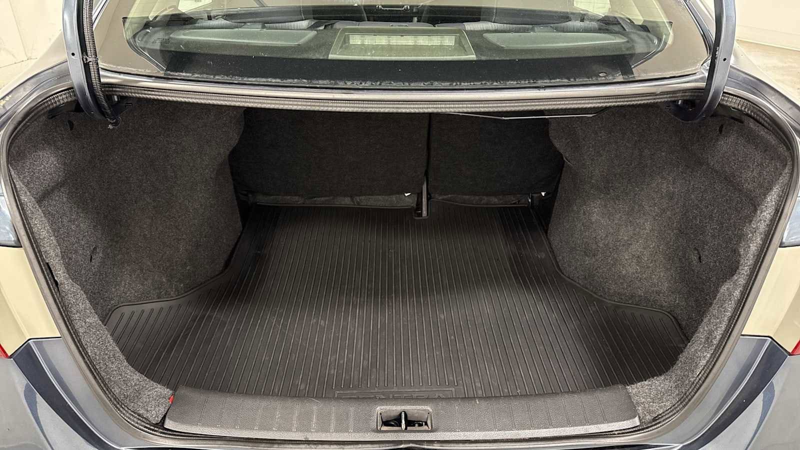 Thumbnail: 2015 Nissan Sentra - 26