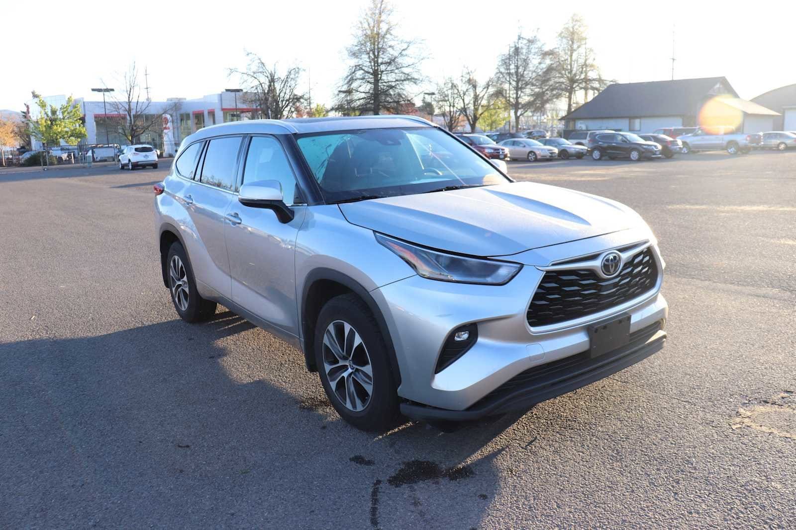 Thumbnail: 2021 Toyota Highlander - 3