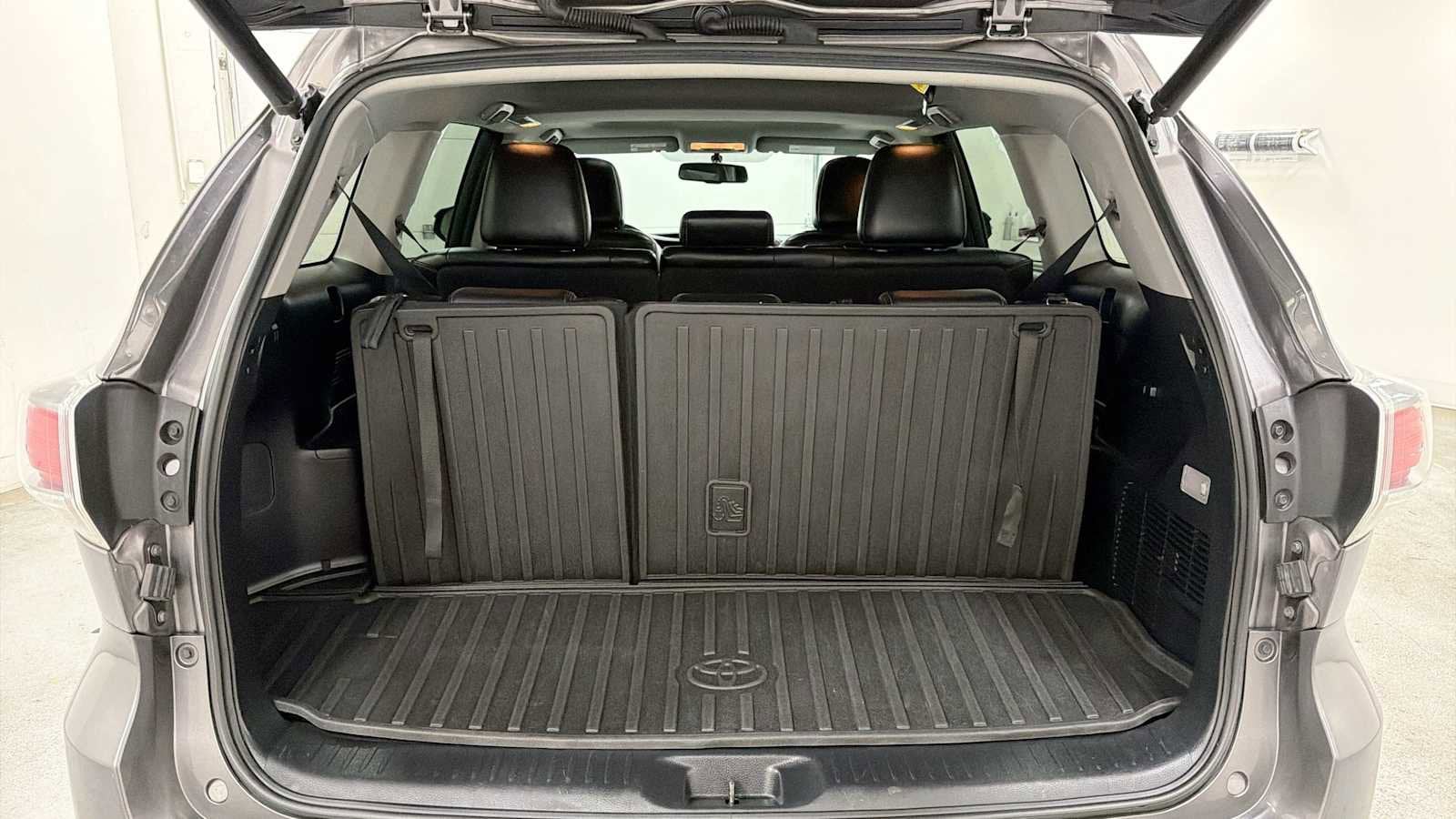 Thumbnail: 2016 Toyota Highlander - 29