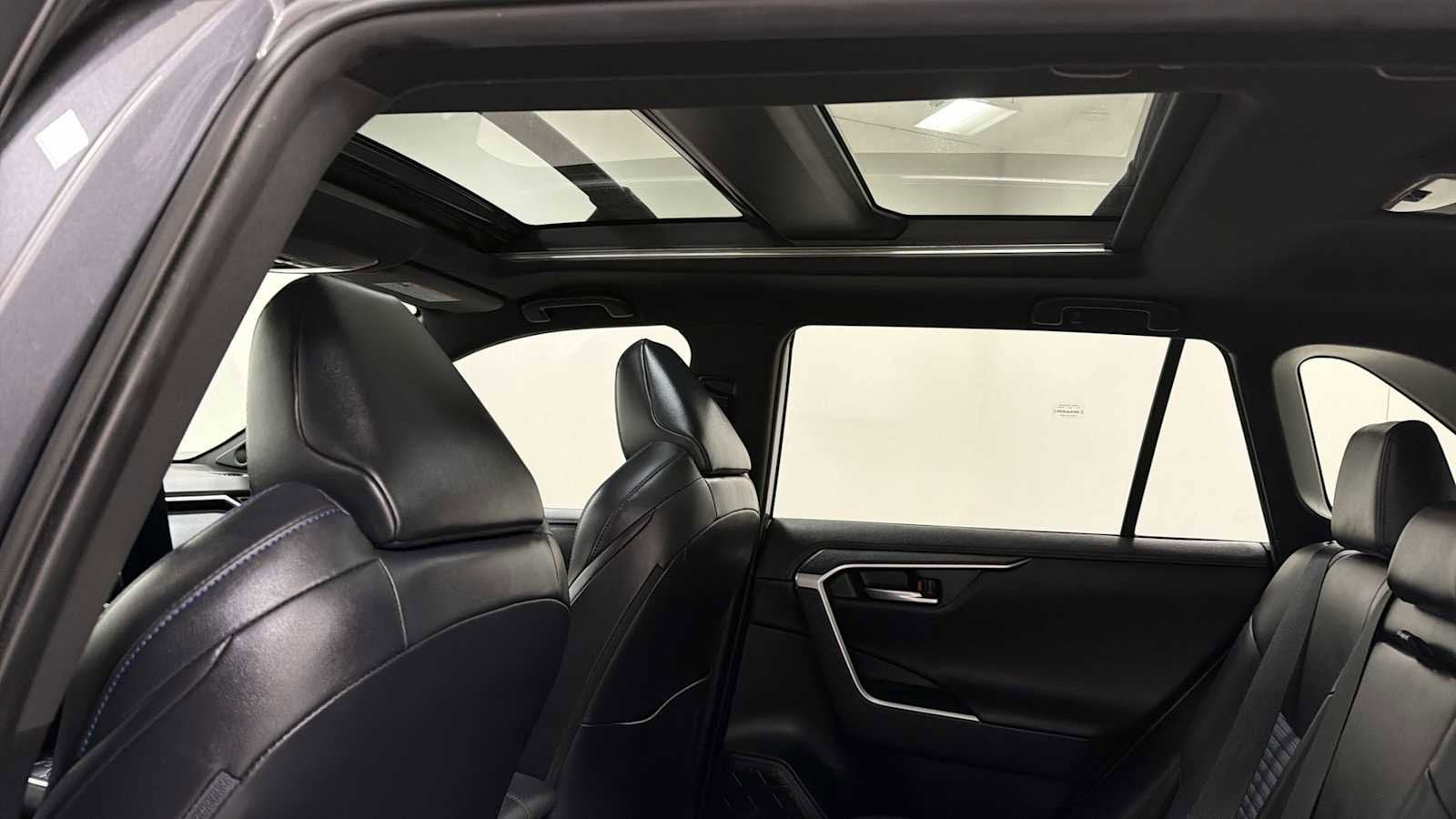 Thumbnail: 2019 Toyota RAV4 - 24