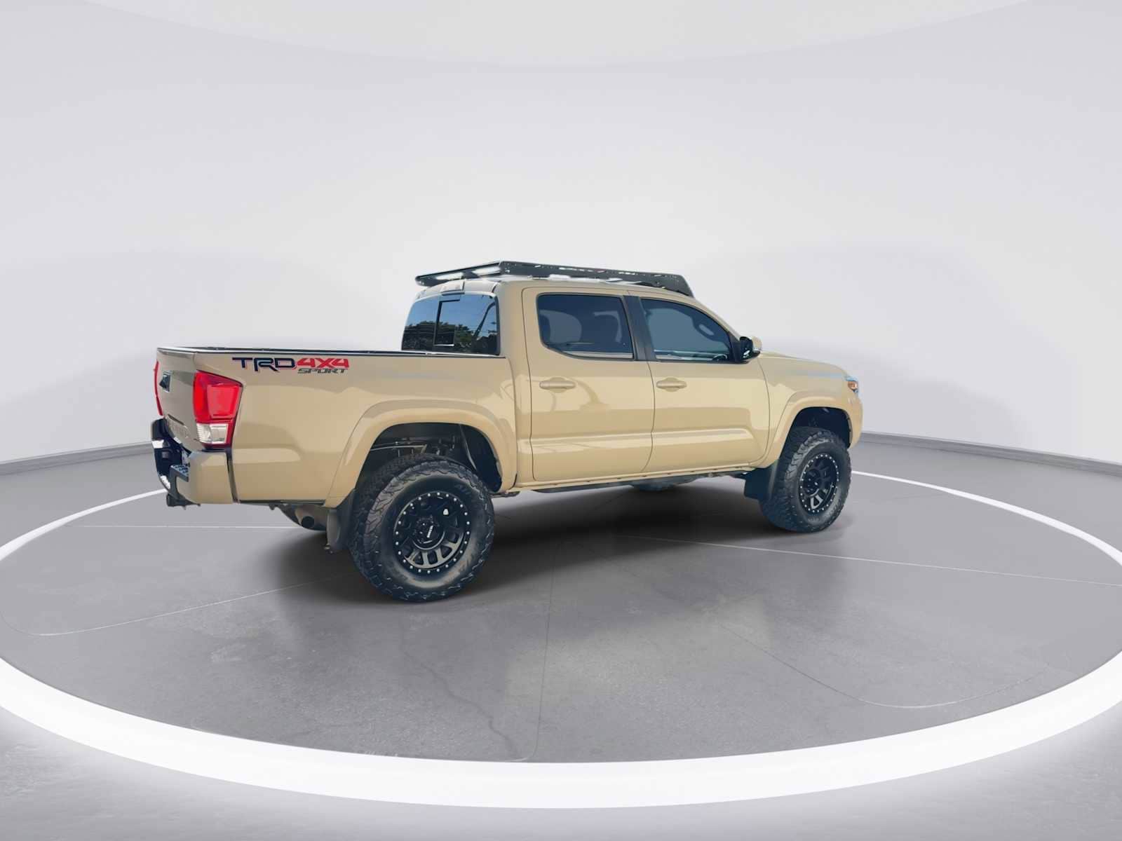 Thumbnail: 2017 Toyota Tacoma - 8