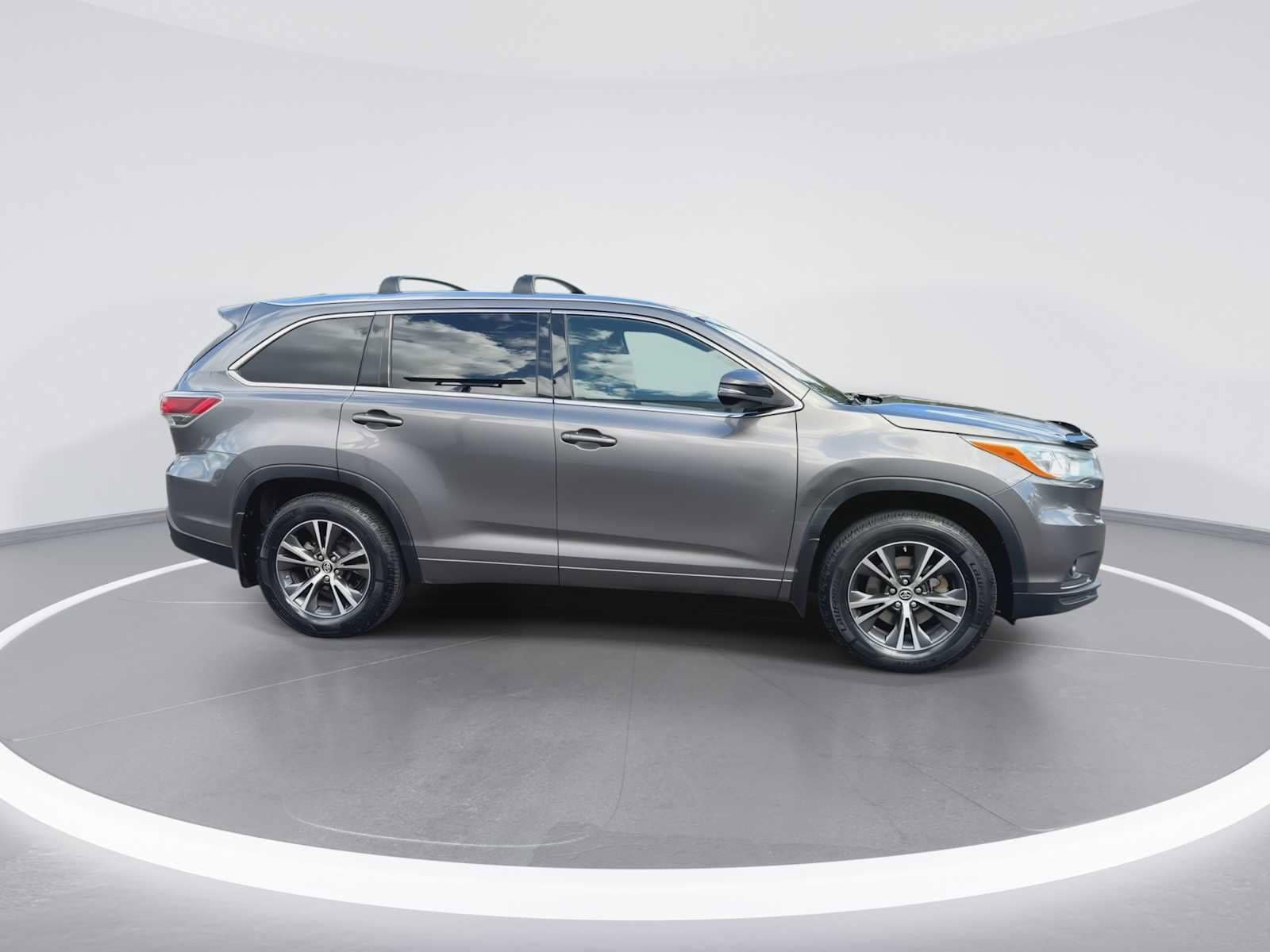 Thumbnail: 2016 Toyota Highlander - 9