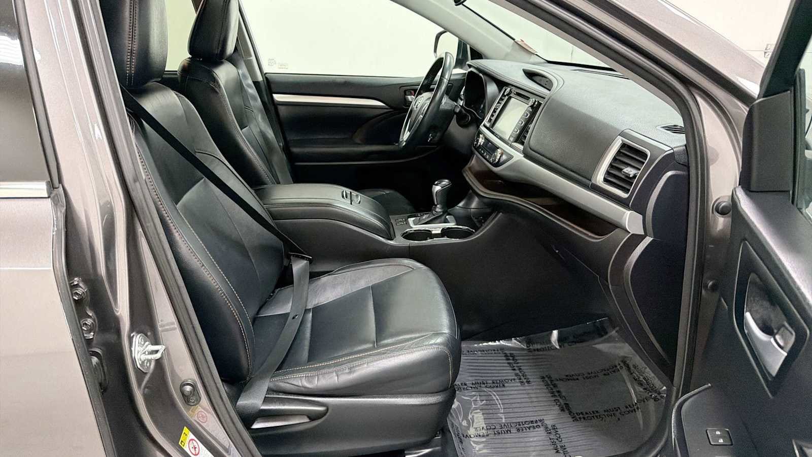 Thumbnail: 2016 Toyota Highlander - 31
