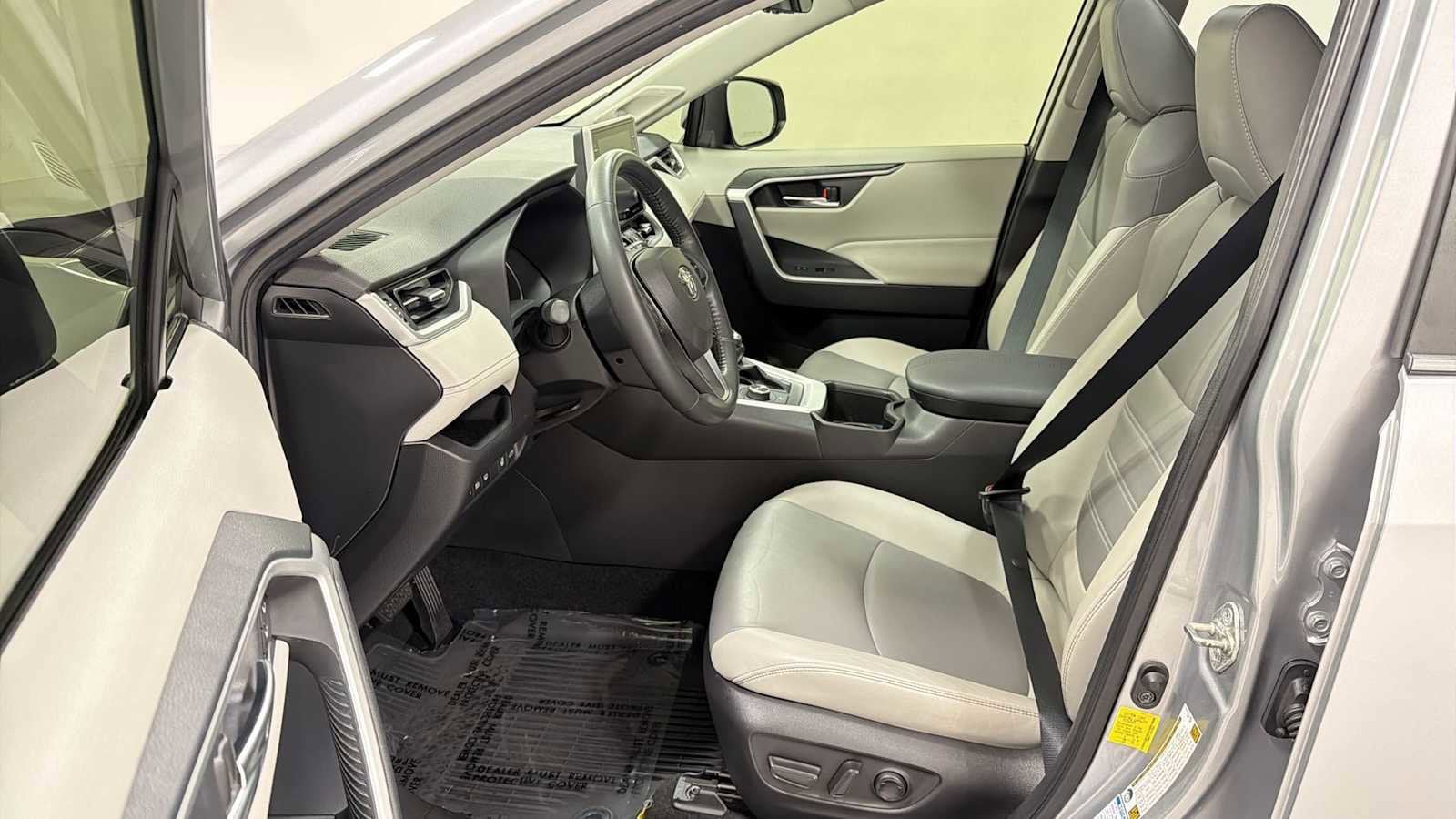 Thumbnail: 2022 Toyota RAV4 - 13