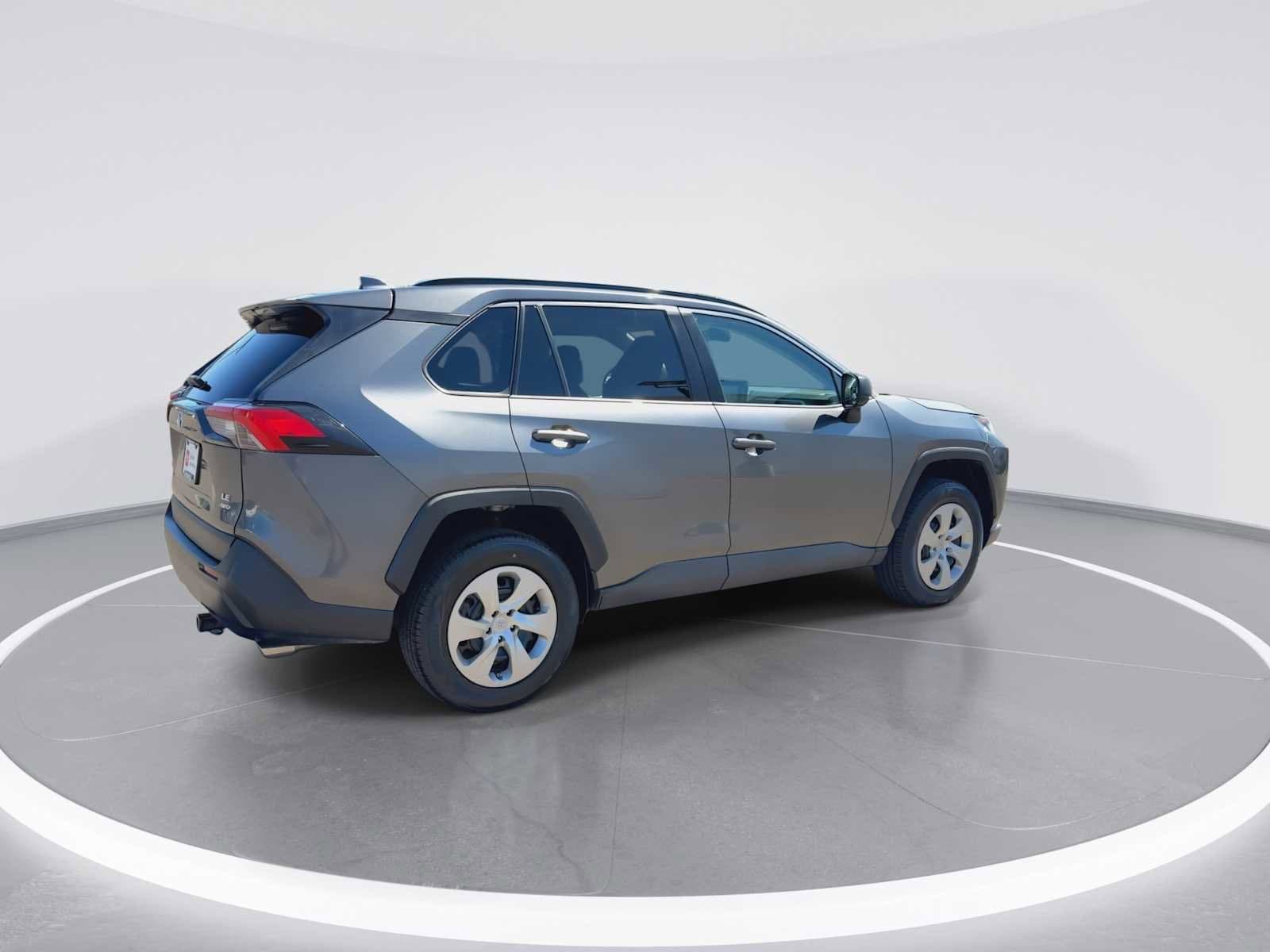 Thumbnail: 2021 Toyota RAV4 - 8
