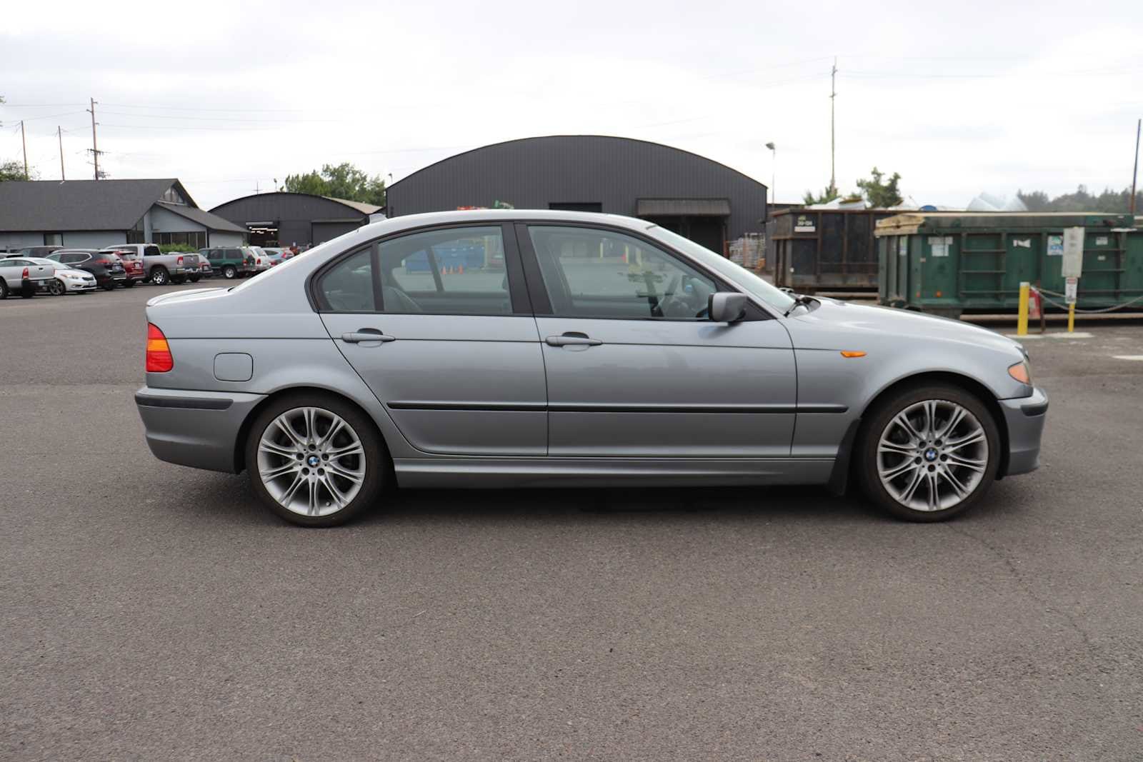 2004 BMW 3 Series 330i 4