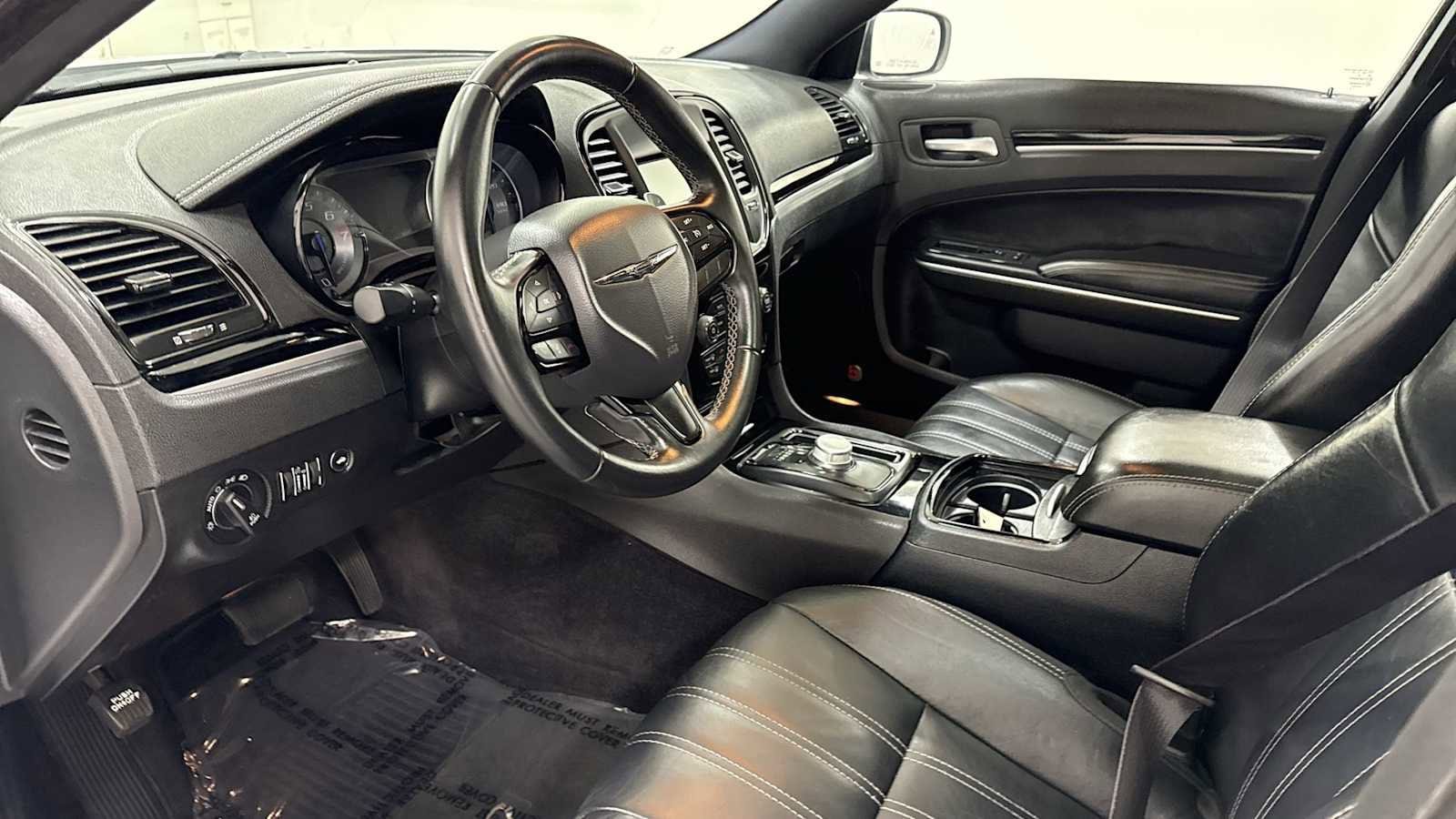 Thumbnail: 2017 Chrysler 300 - 12