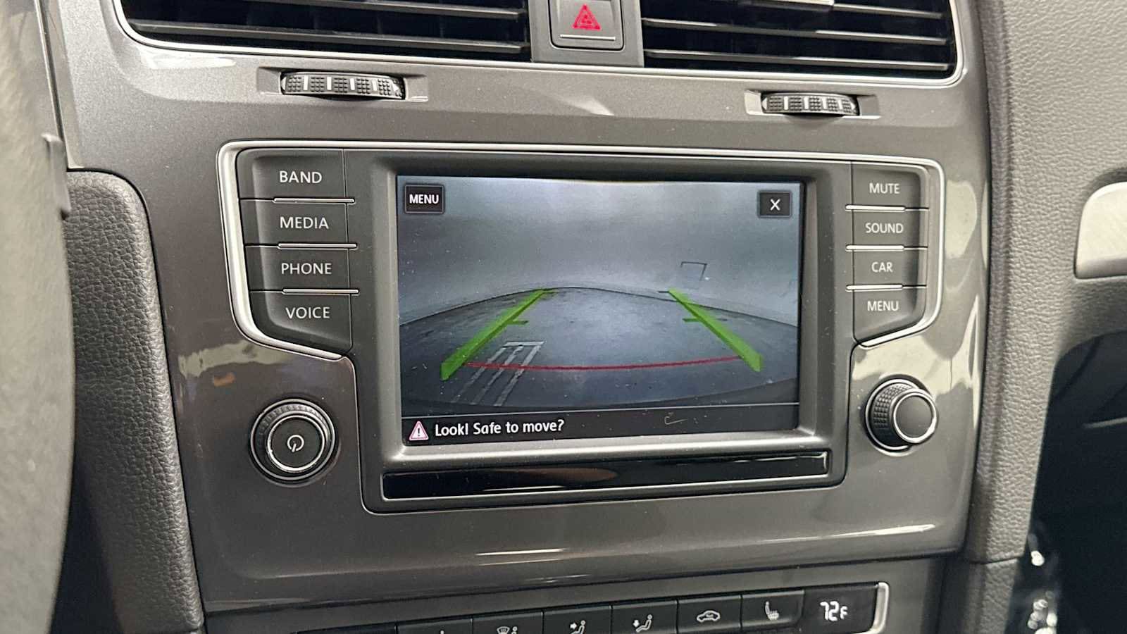 Thumbnail: 2016 Volkswagen e-Golf - 19
