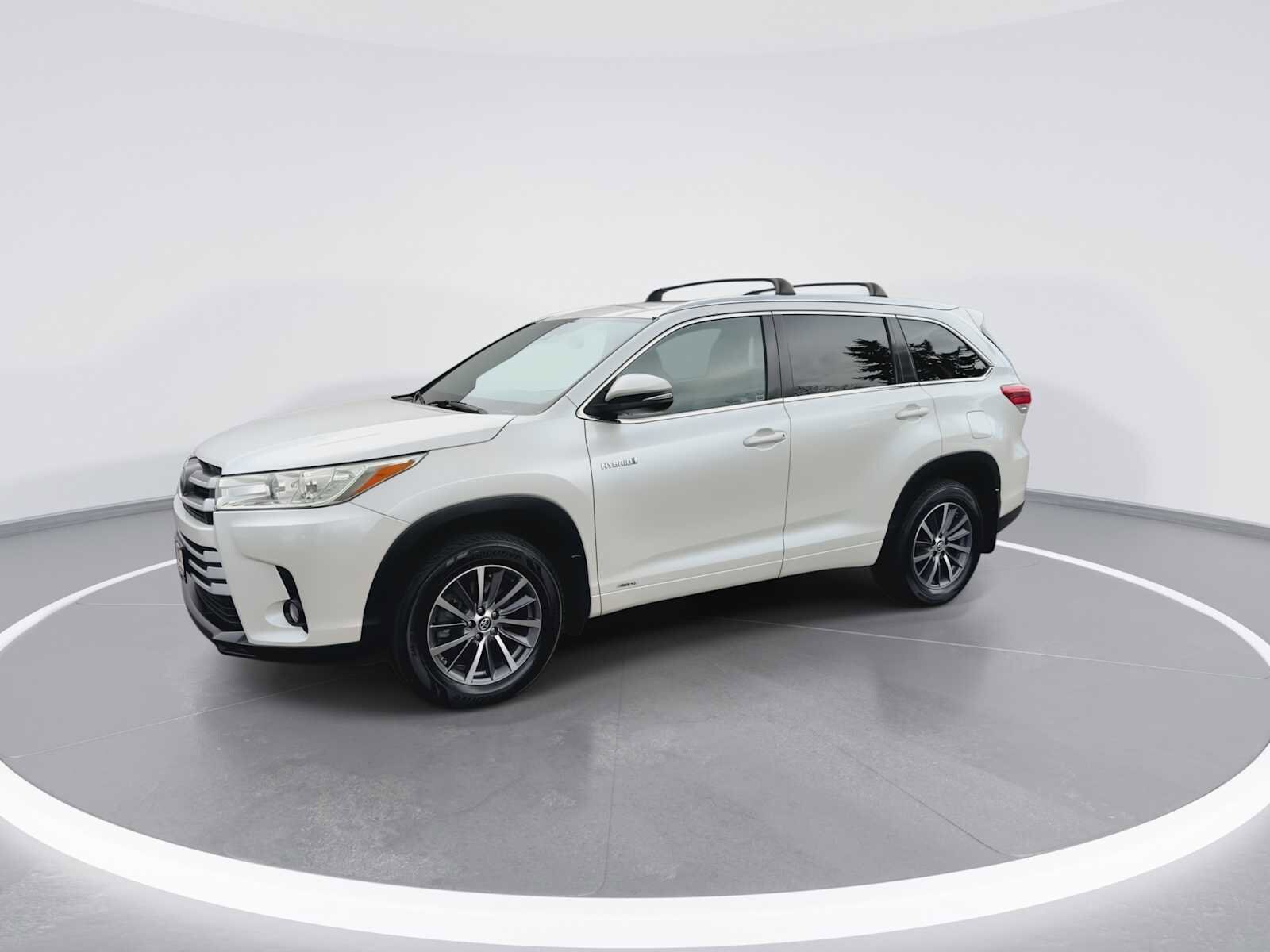 Thumbnail: 2017 Toyota Highlander - 4