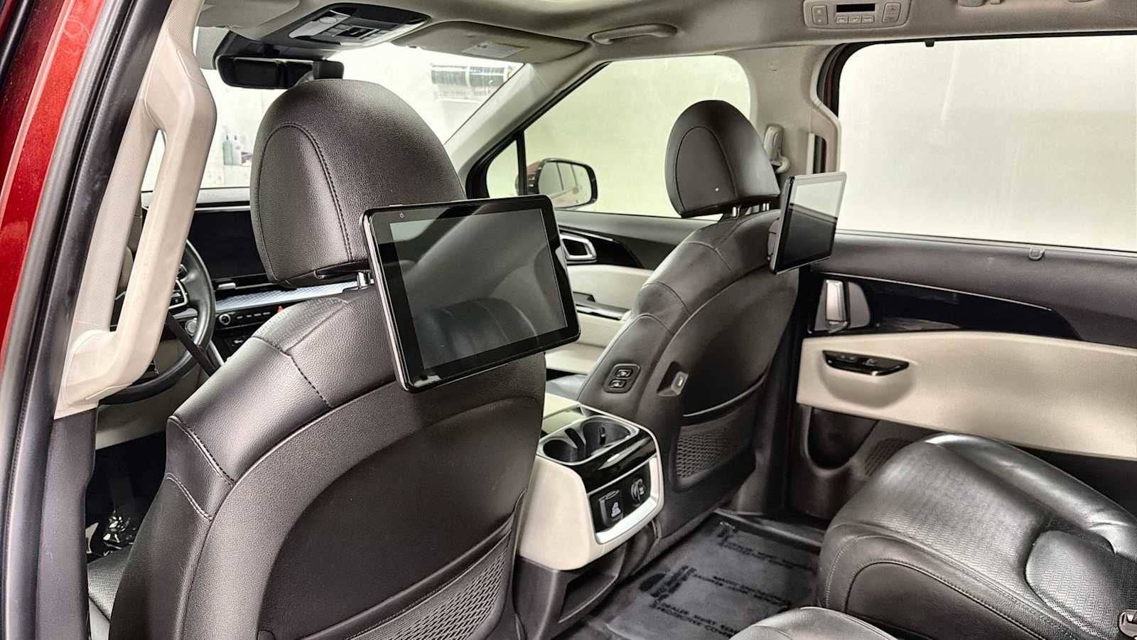 Thumbnail: 2022 Kia Carnival - 27