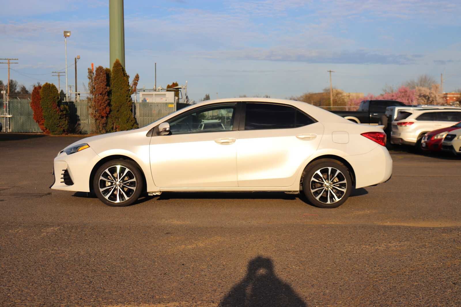 Thumbnail: 2017 Toyota Corolla - 9