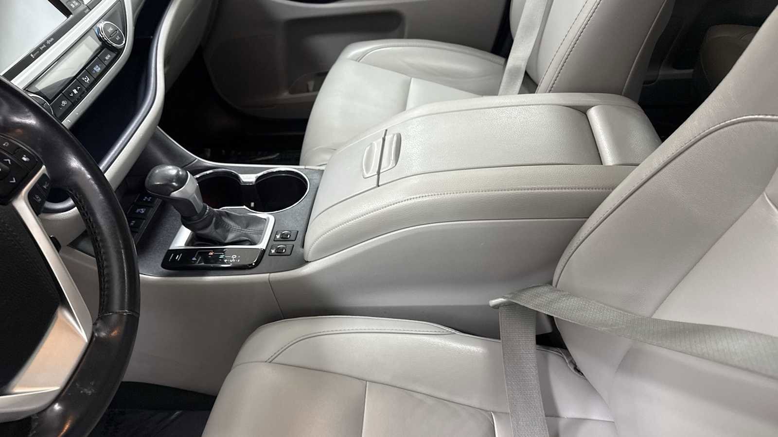 Thumbnail: 2019 Toyota Highlander - 23