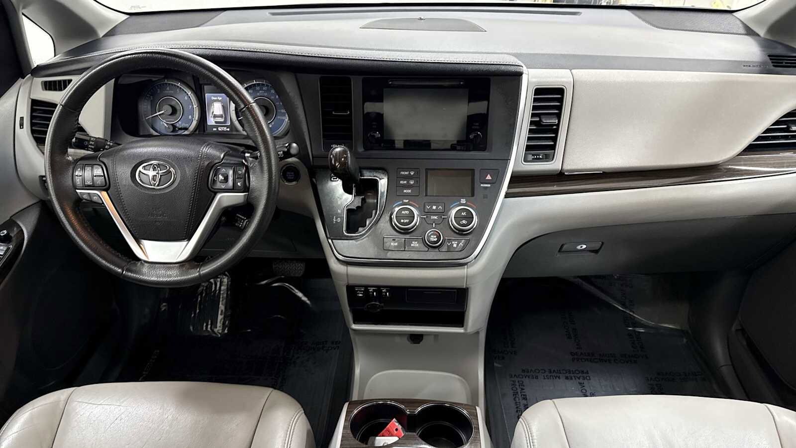 Thumbnail: 2017 Toyota Sienna - 28