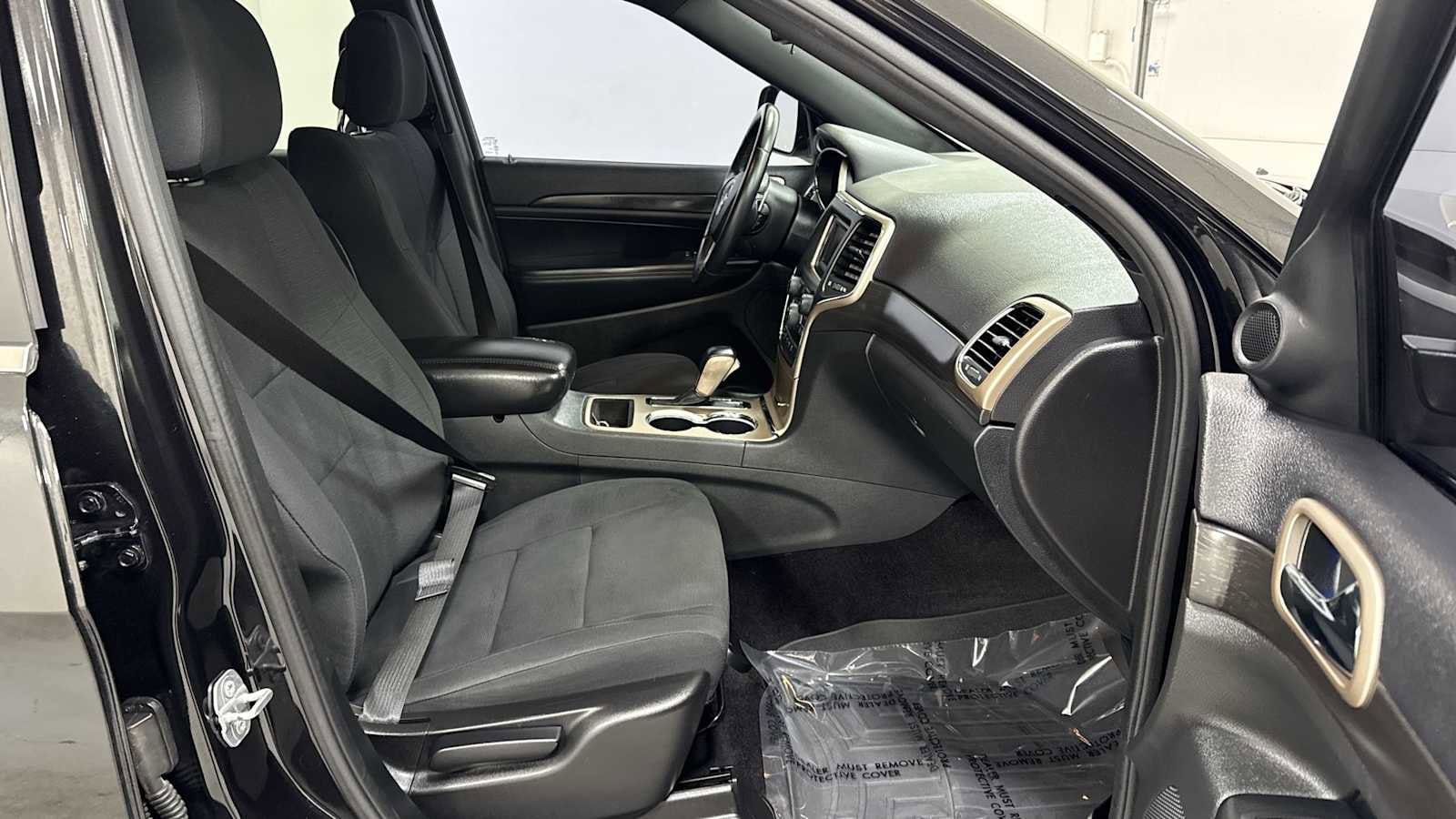 Thumbnail: 2016 Jeep Grand Cherokee - 28