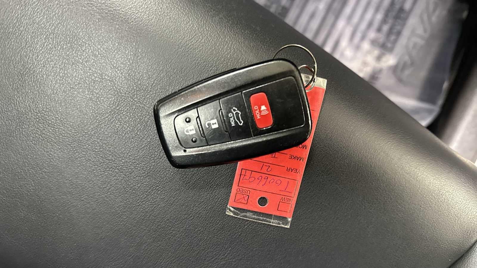 Thumbnail: 2021 Toyota RAV4 - 31