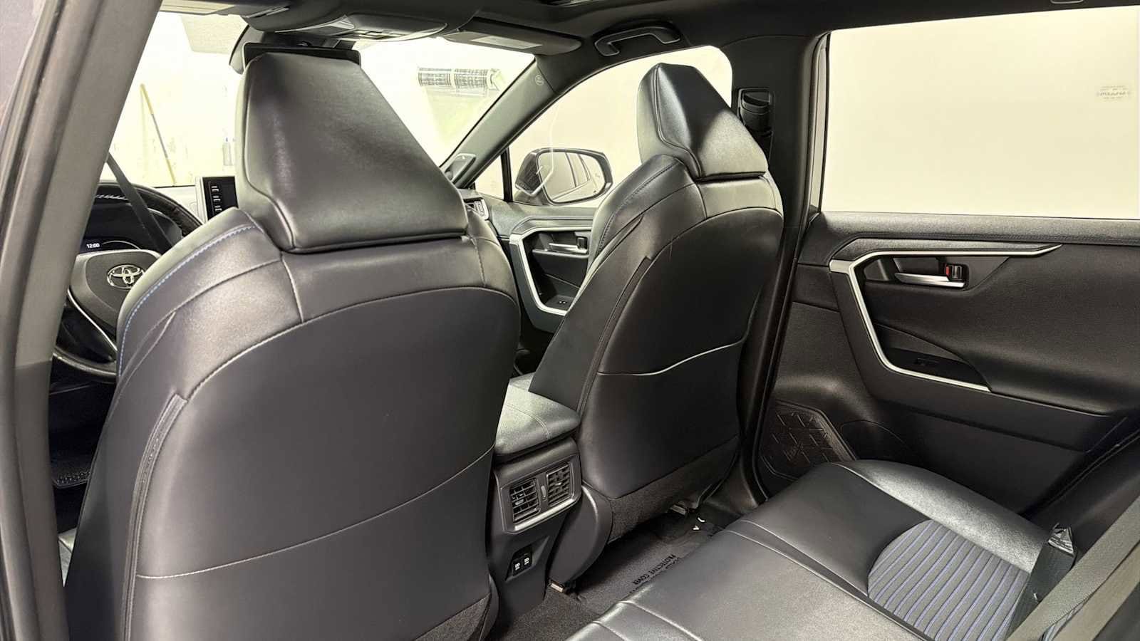 Thumbnail: 2019 Toyota RAV4 - 26