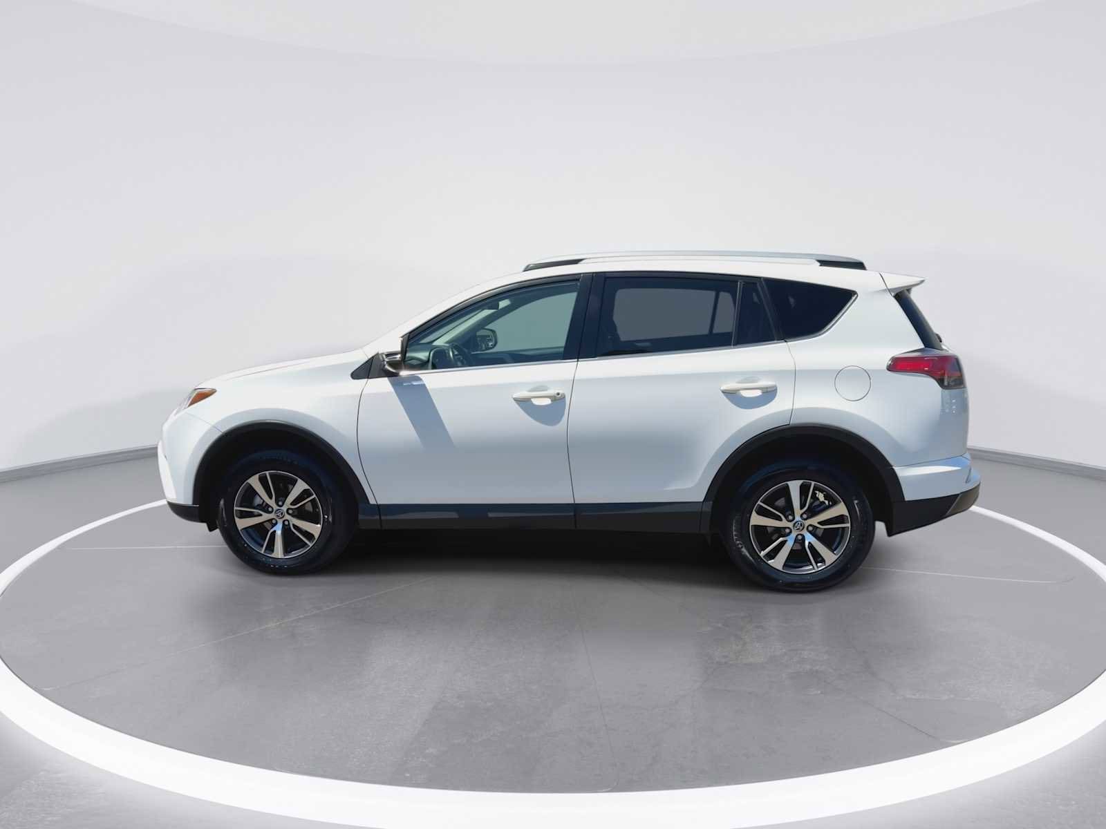 Thumbnail: 2017 Toyota RAV4 - 5