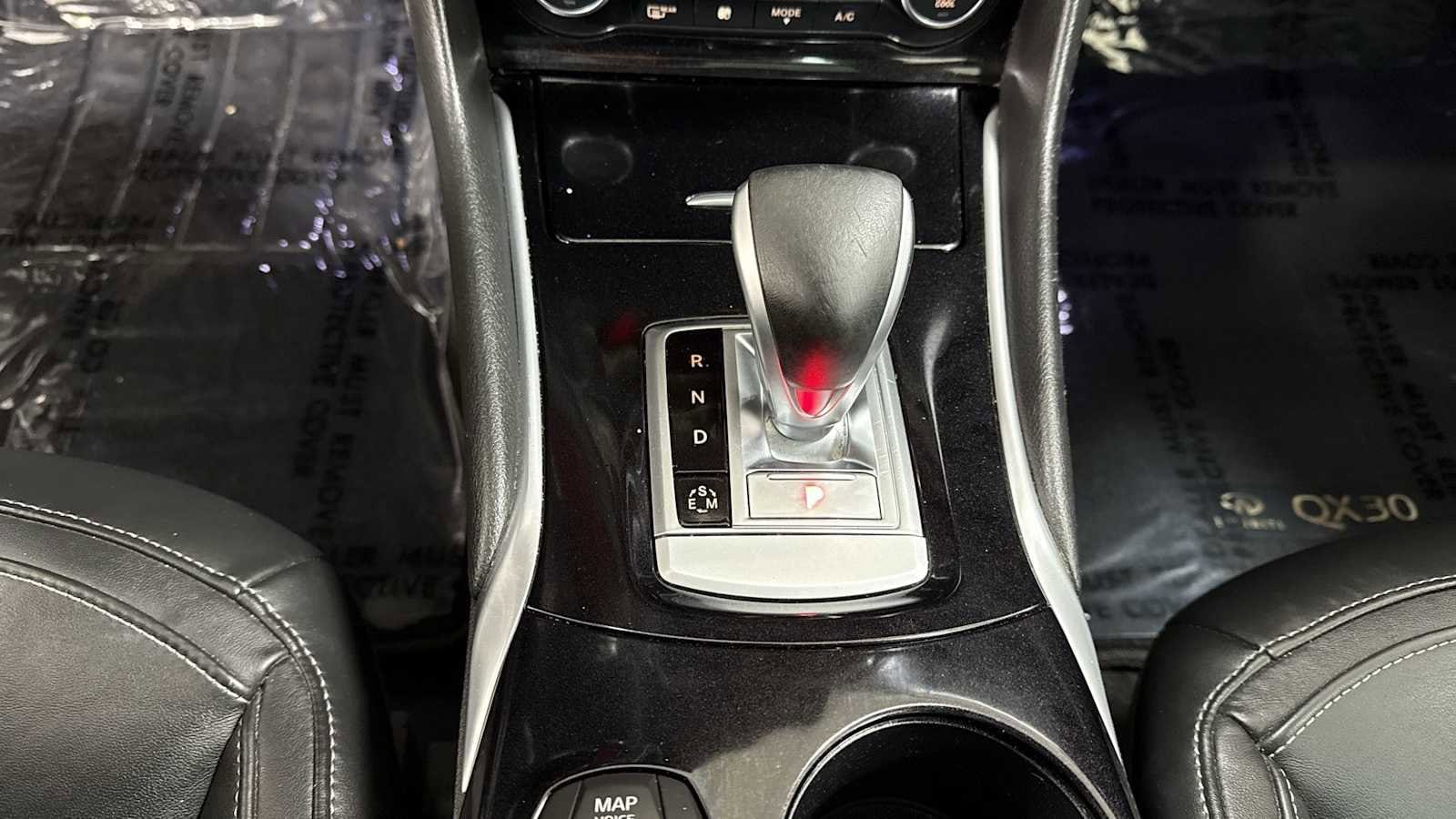 Thumbnail: 2018 INFINITI QX30 - 22