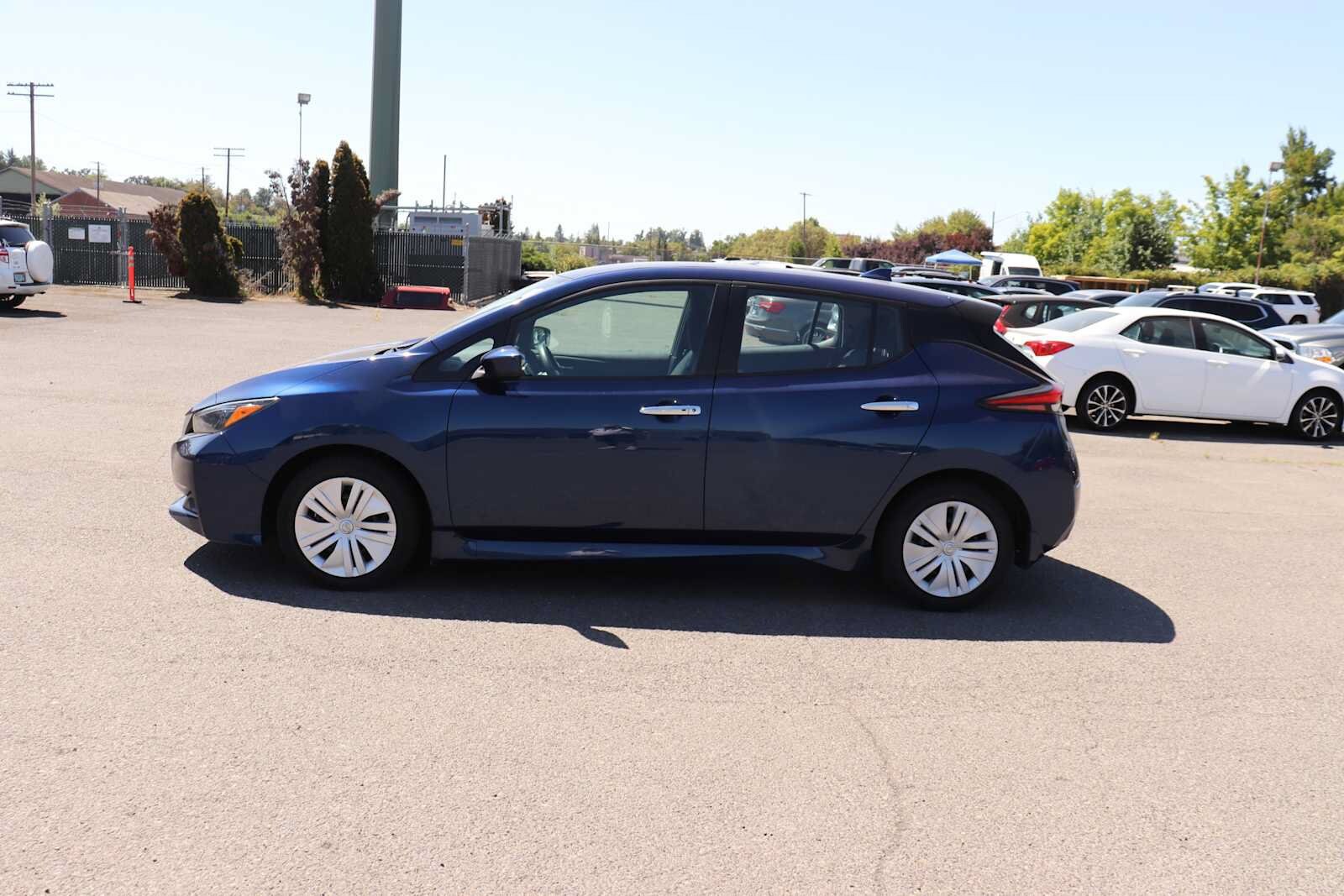 Thumbnail: 2022 Nissan Leaf - 8