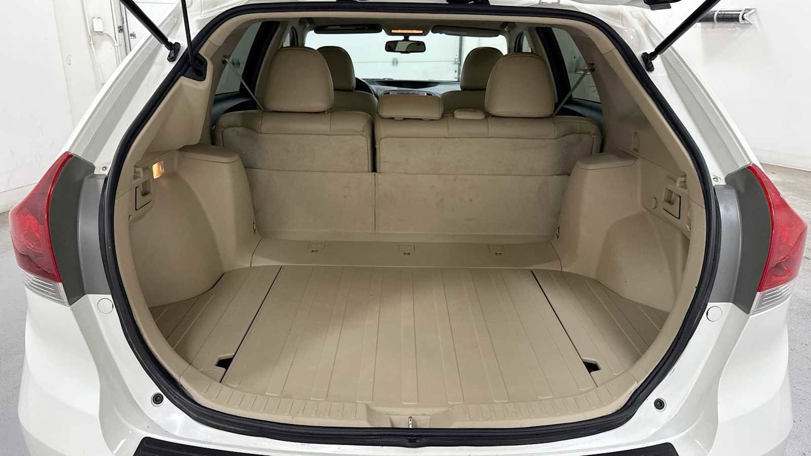 Thumbnail: 2015 Toyota Venza - 28