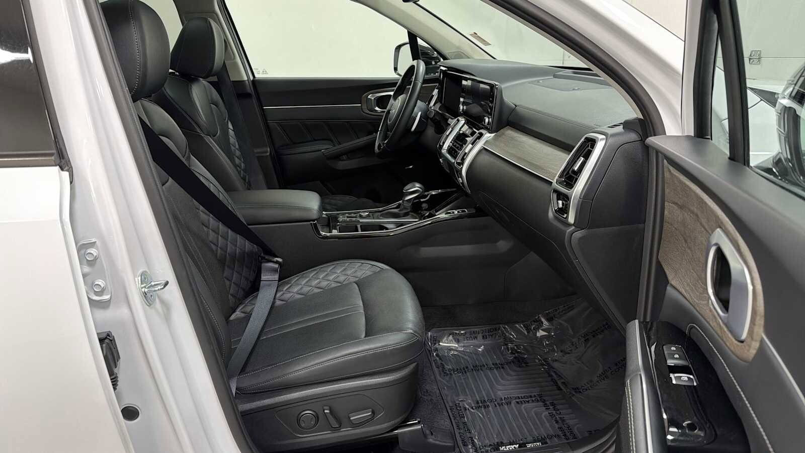 Thumbnail: 2023 Kia Sorento - 31