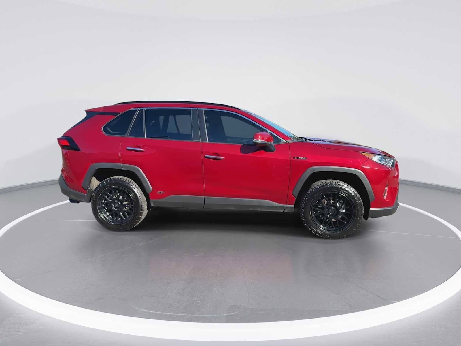 Thumbnail: 2021 Toyota RAV4 - 9