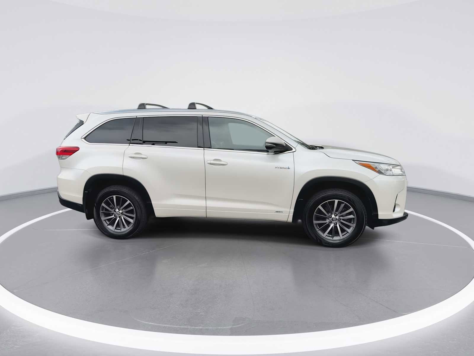 Thumbnail: 2017 Toyota Highlander - 9
