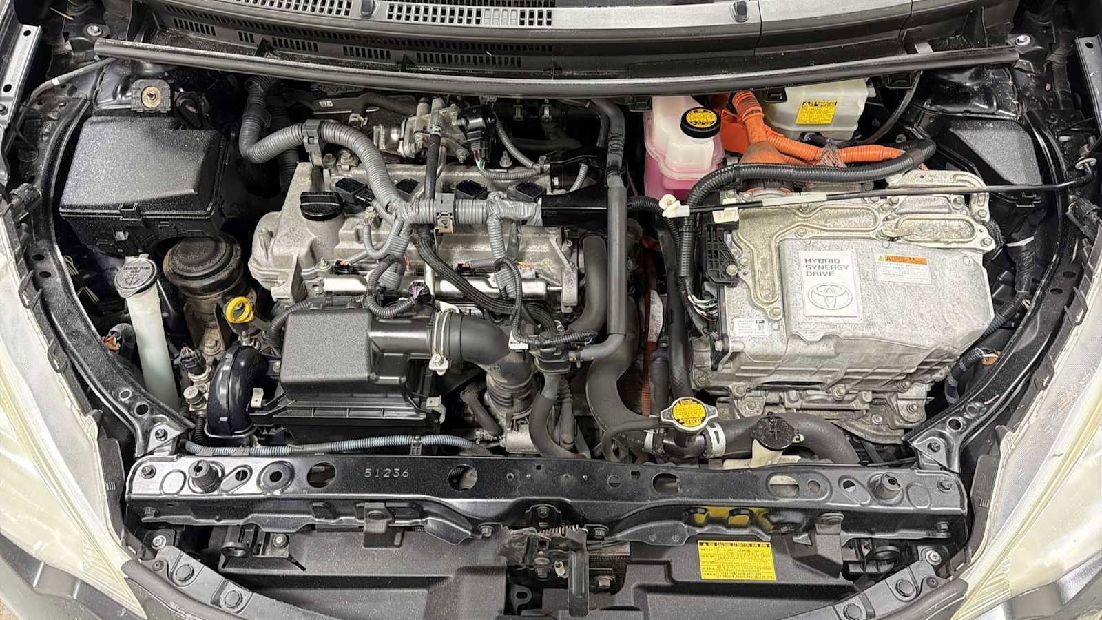 Thumbnail: 2014 Toyota Prius c - 28