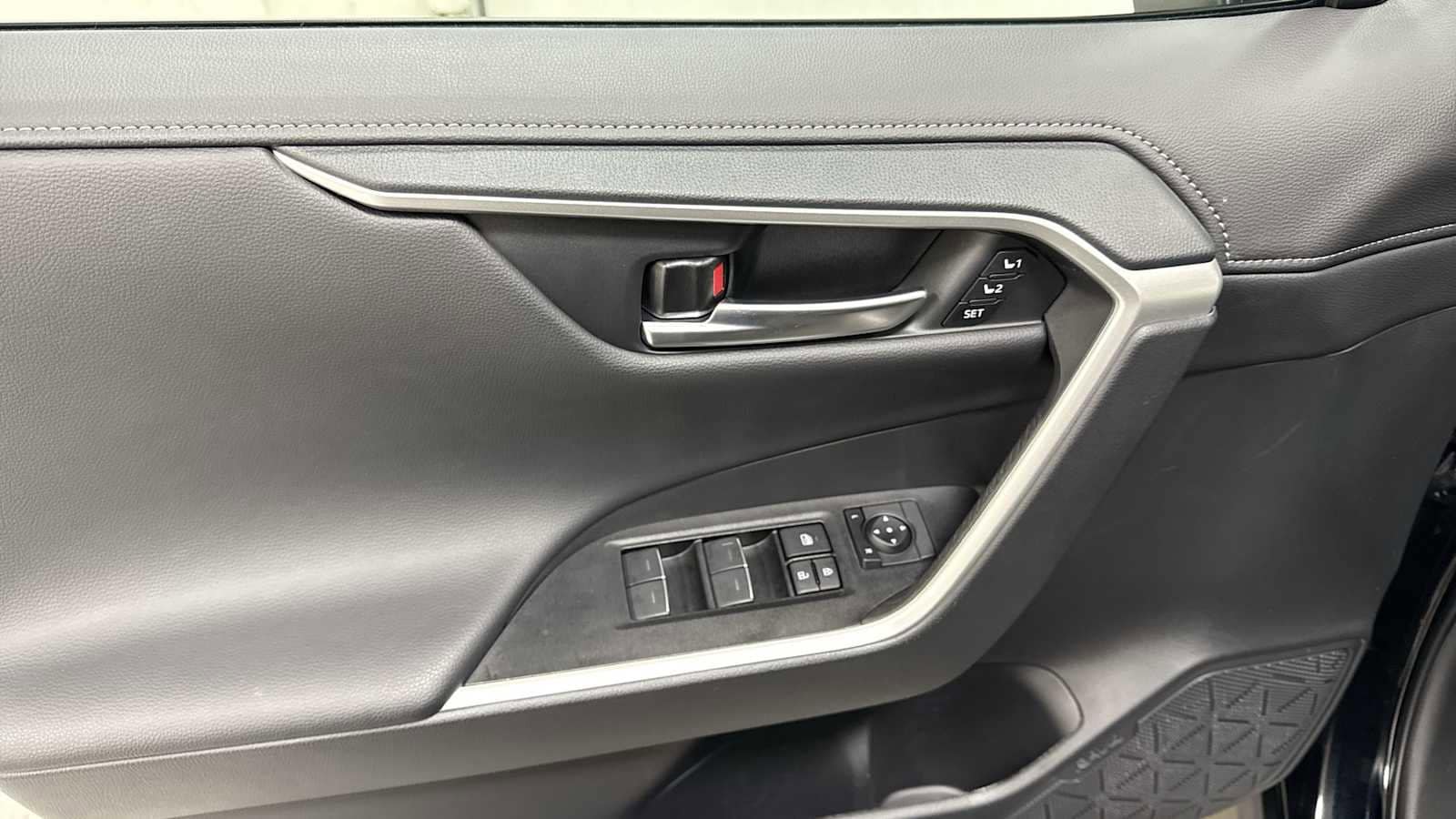 Thumbnail: 2025 Toyota RAV4 - 15