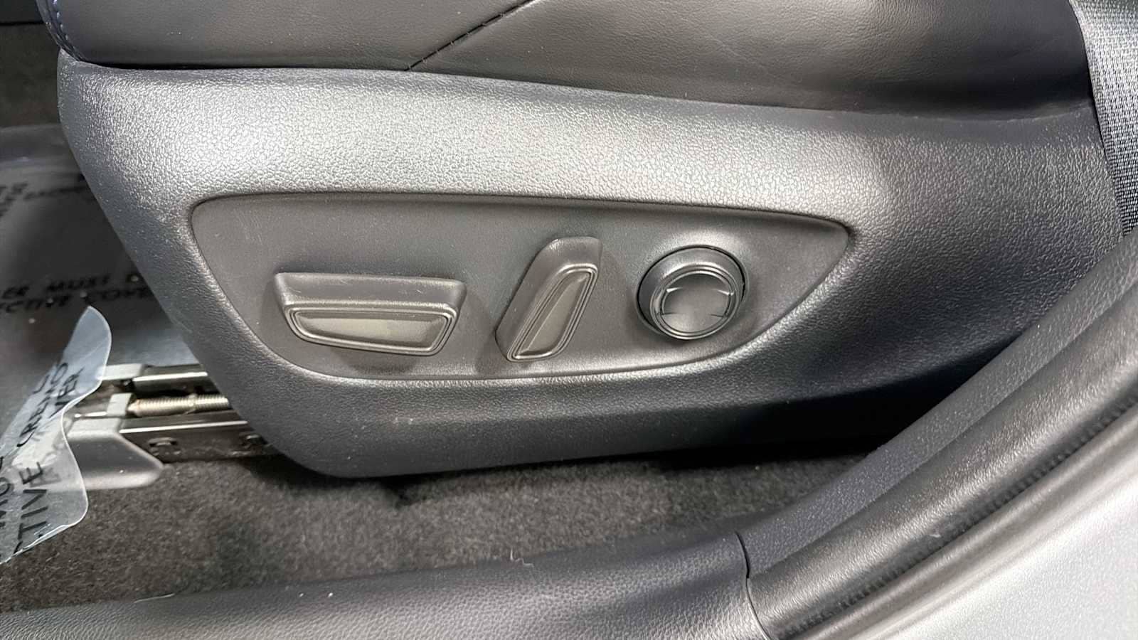 Thumbnail: 2019 Toyota RAV4 - 14