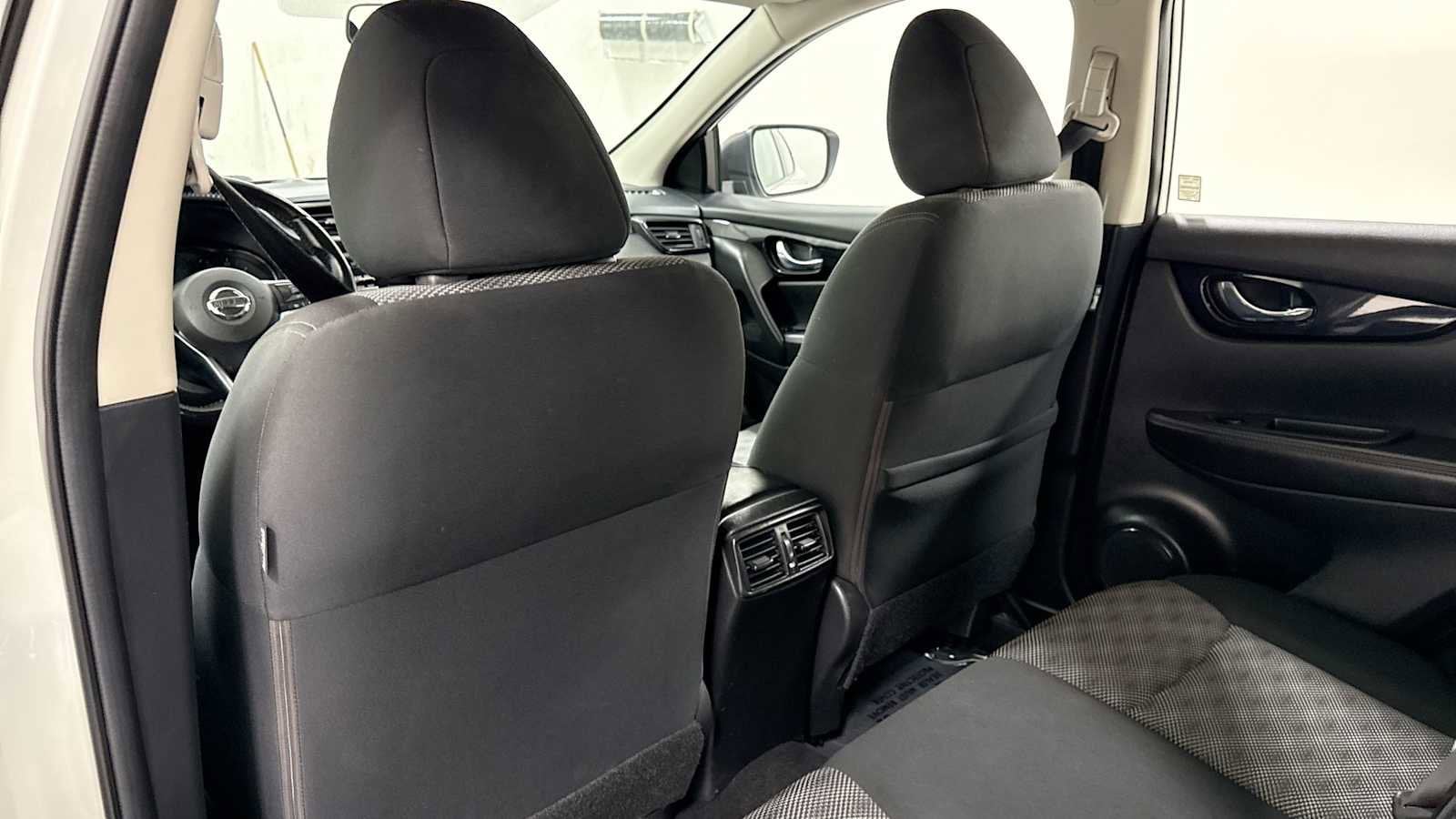 Thumbnail: 2017 Nissan Rogue Sport - 24