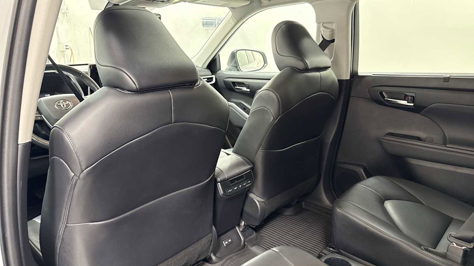 Thumbnail: 2022 Toyota Highlander - 26