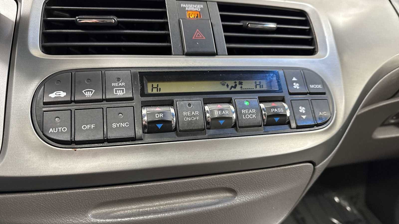 Thumbnail: 2010 Honda Odyssey - 21